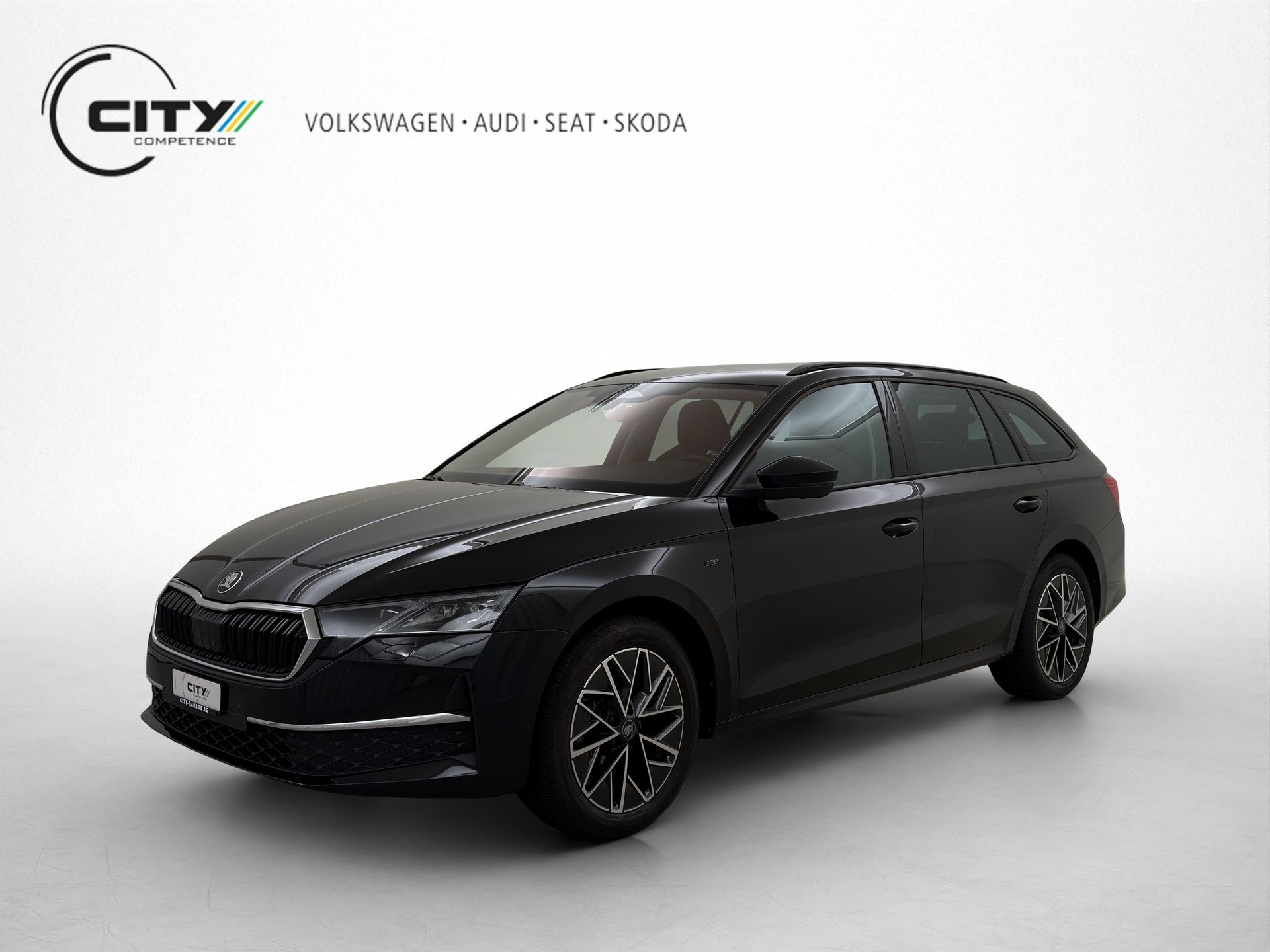 SKODA Octavia Combi 2.0 TSI Selection Tour-image-0