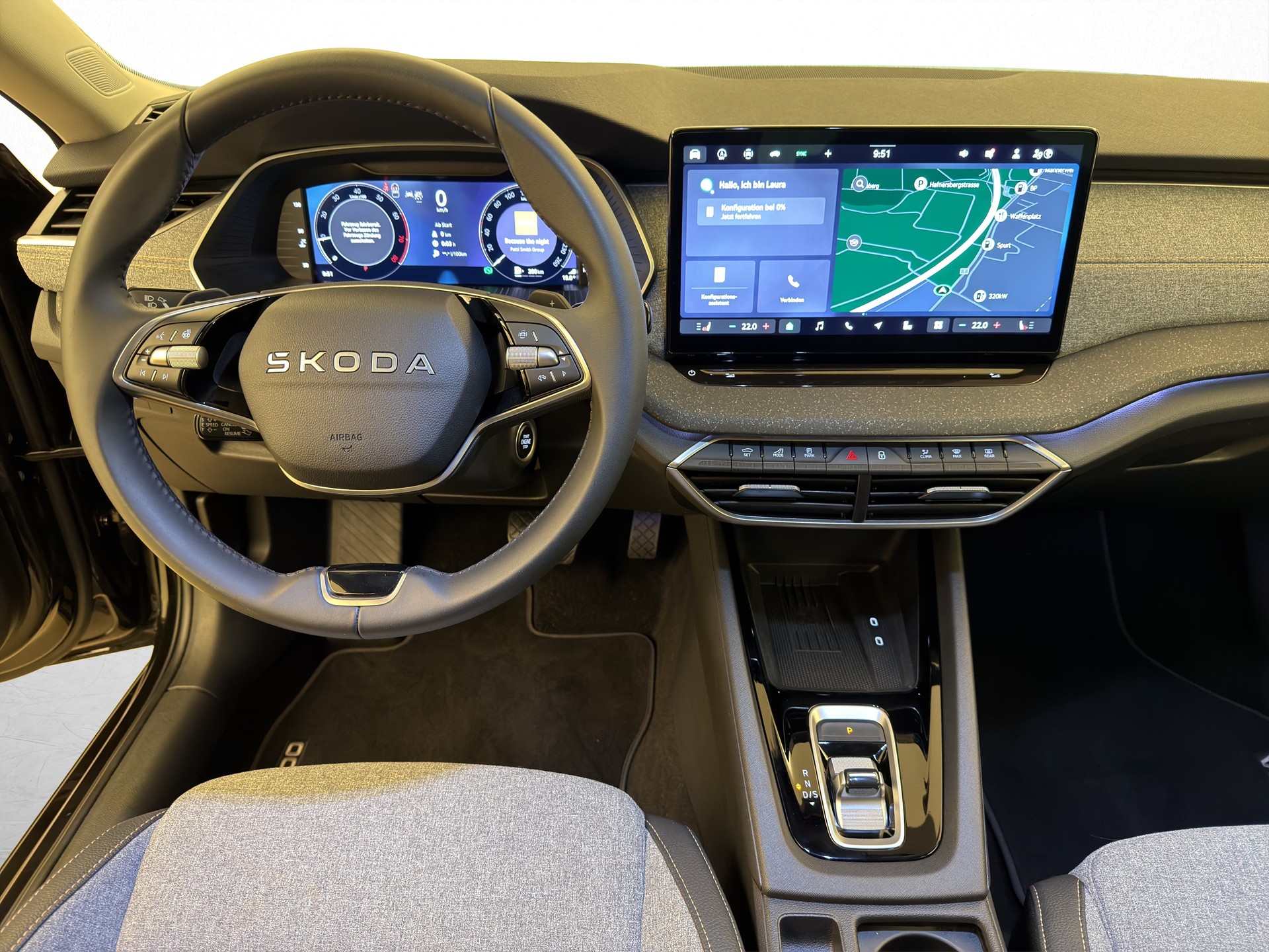 SKODA Octavia Combi 2.0 TSI Selection Tour-image-13