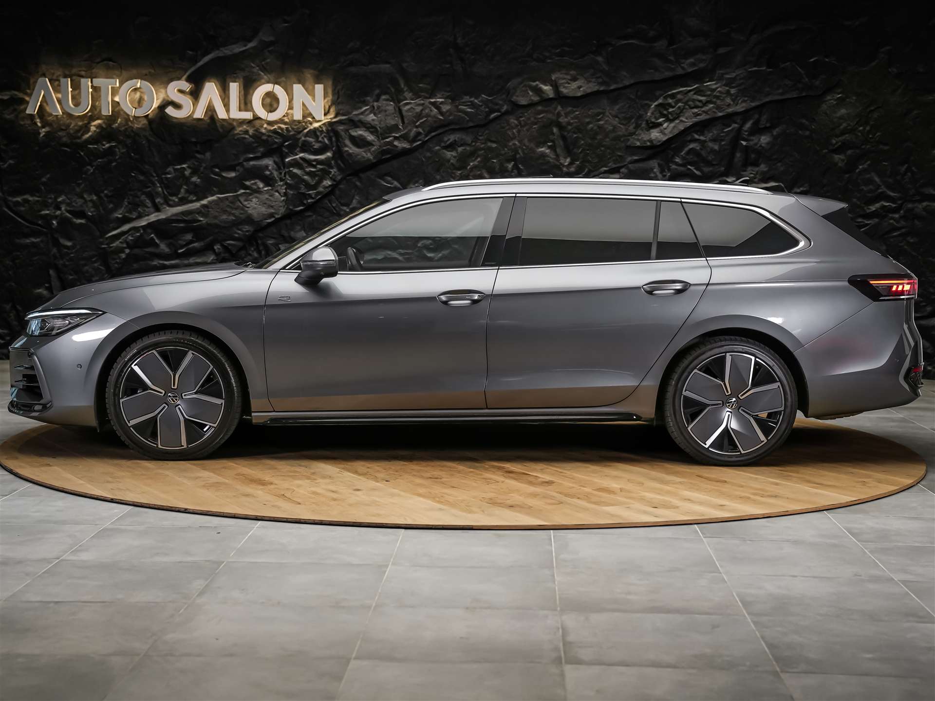 VW Passat Variant 2.0 TSI evo4 R-Line 4 Motion DSG *Facelift*Werksgarantie*Panorama*Massage*AHK*-showroom-element-1