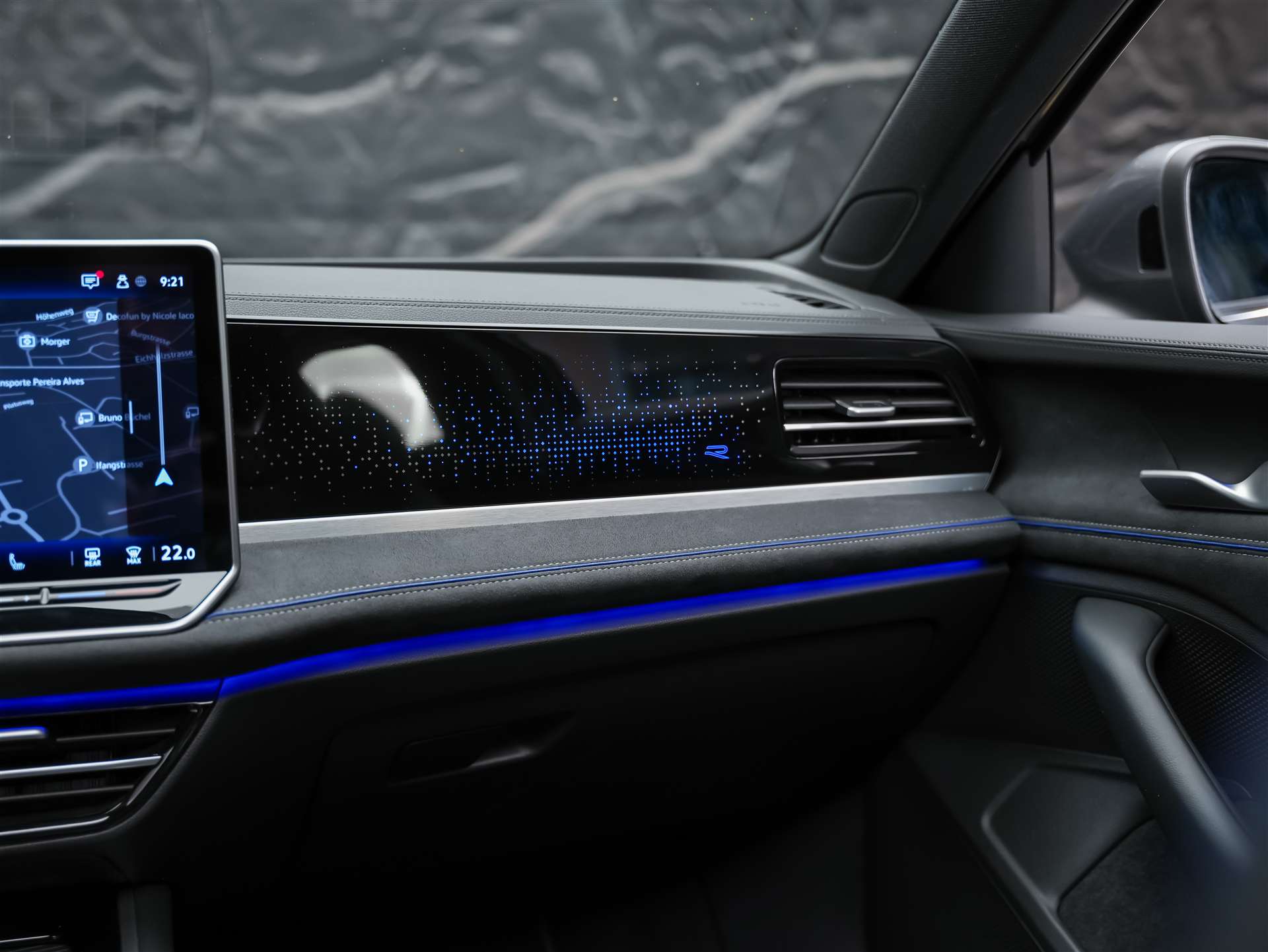 VW Passat Variant 2.0 TSI evo4 R-Line 4 Motion DSG *Facelift*Werksgarantie*Panorama*Massage*AHK*-image-22