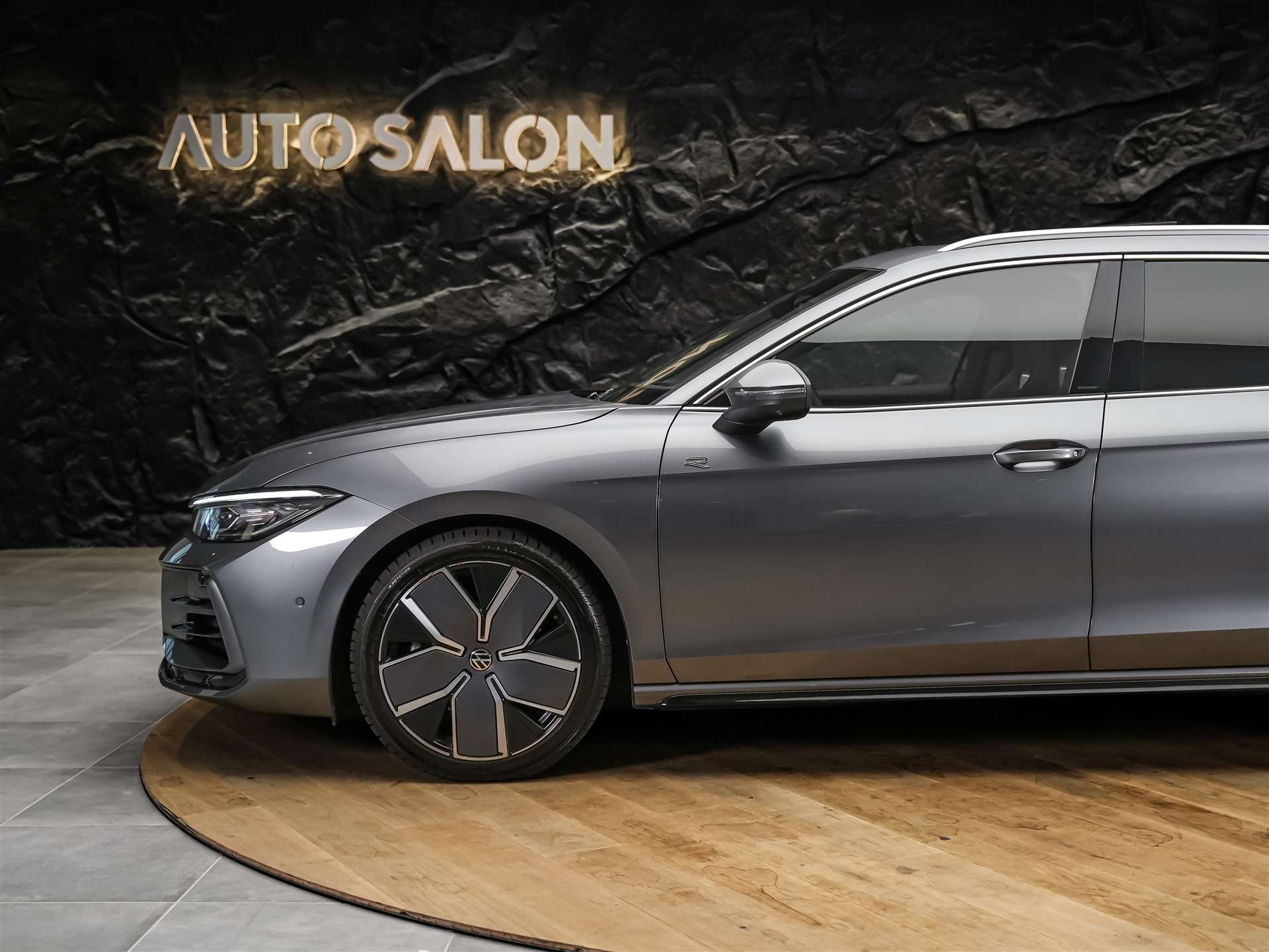 VW Passat Variant 2.0 TSI evo4 R-Line 4 Motion DSG *Facelift*Werksgarantie*Panorama*Massage*AHK*-image-17