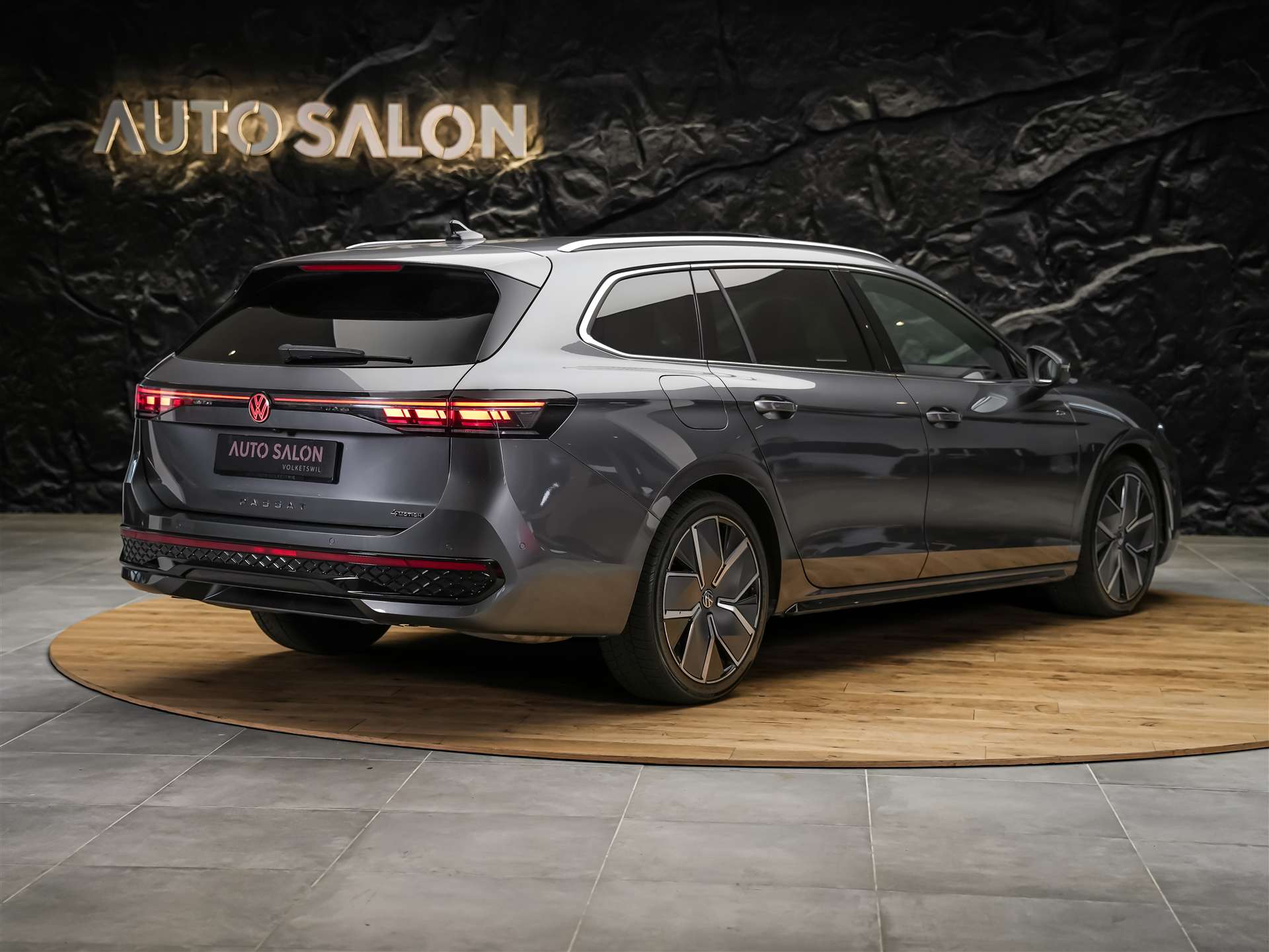 VW Passat Variant 2.0 TSI evo4 R-Line 4 Motion DSG *Facelift*Werksgarantie*Panorama*Massage*AHK*-image-4
