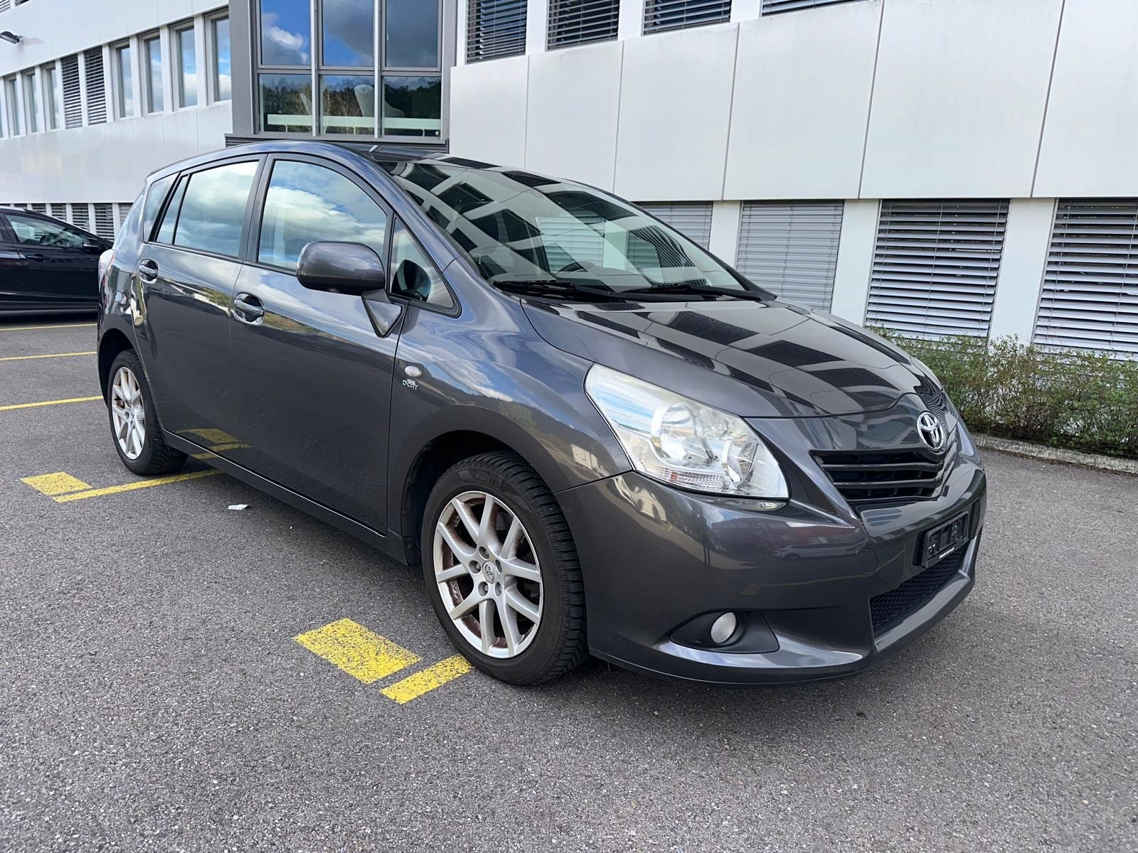 TOYOTA Verso 2.2 D-CAT Linea Sol-image-1