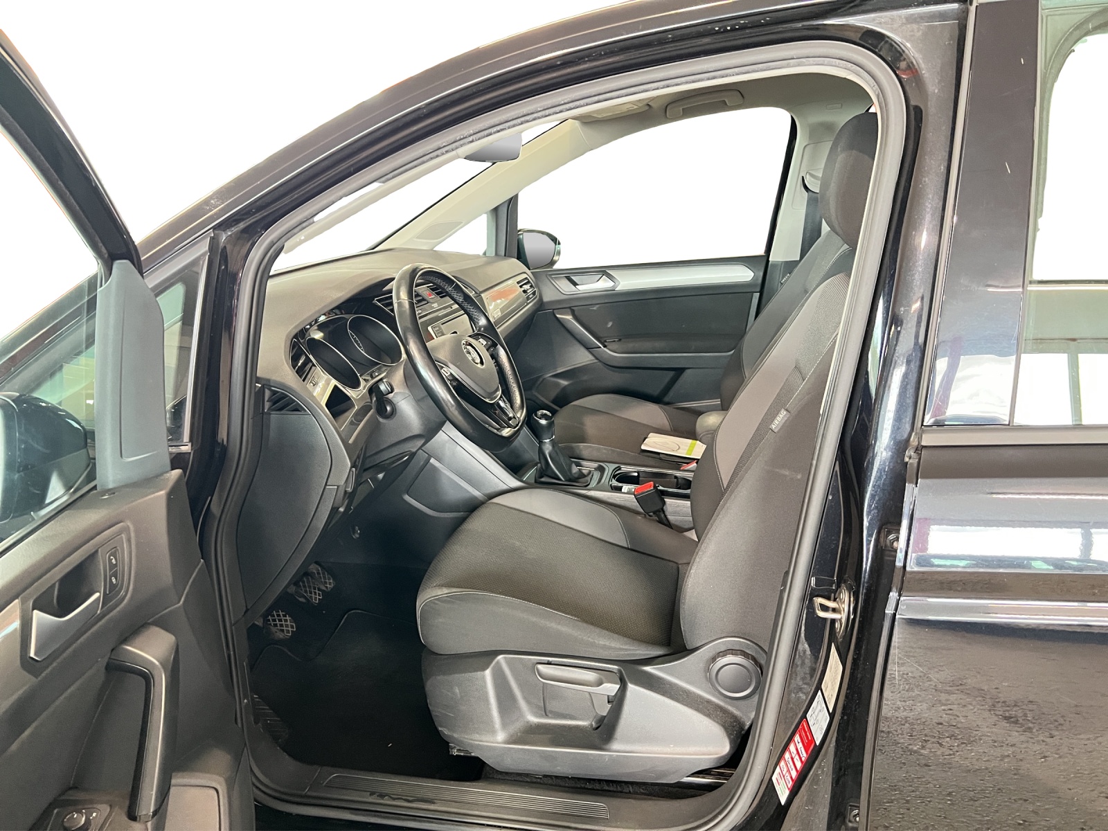 VW Touran 1.4 TSI BlueMotion Technology Trendline-image-8