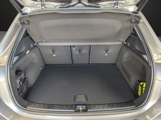 MERCEDES-BENZ GLA 200 Night Star 7G-D-image-12