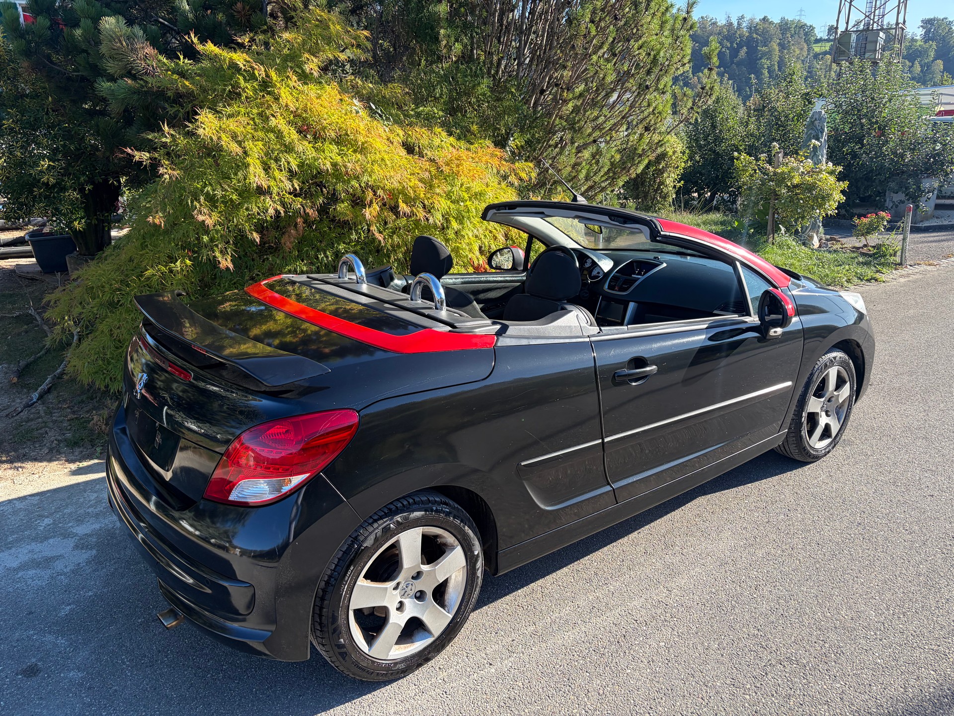 PEUGEOT 207 CC 1.6 16V Turbo Swiss Edition-image-1