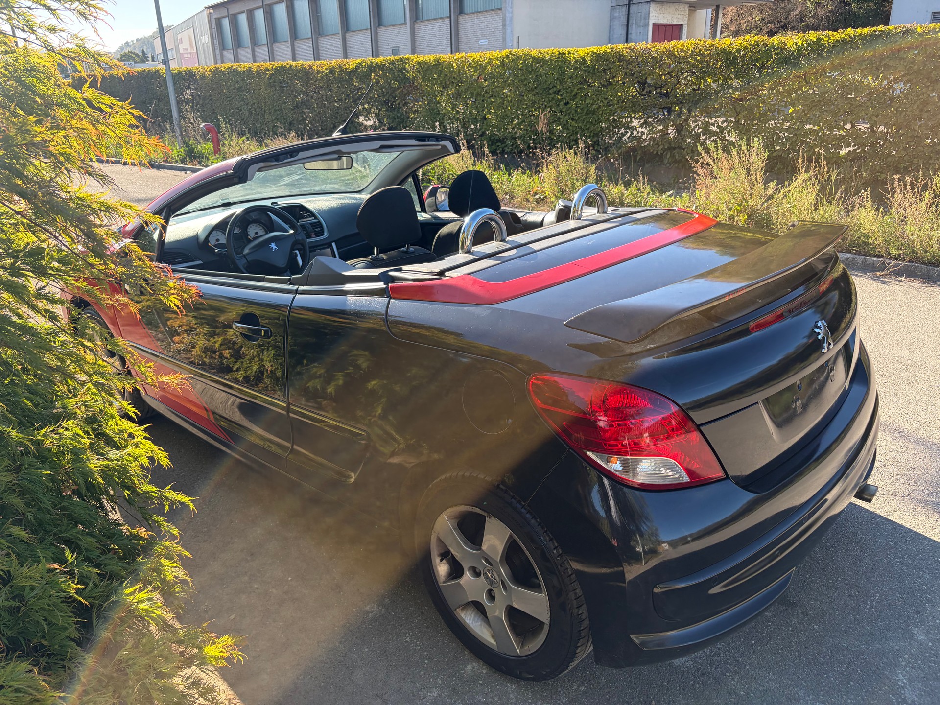 PEUGEOT 207 CC 1.6 16V Turbo Swiss Edition-image-3