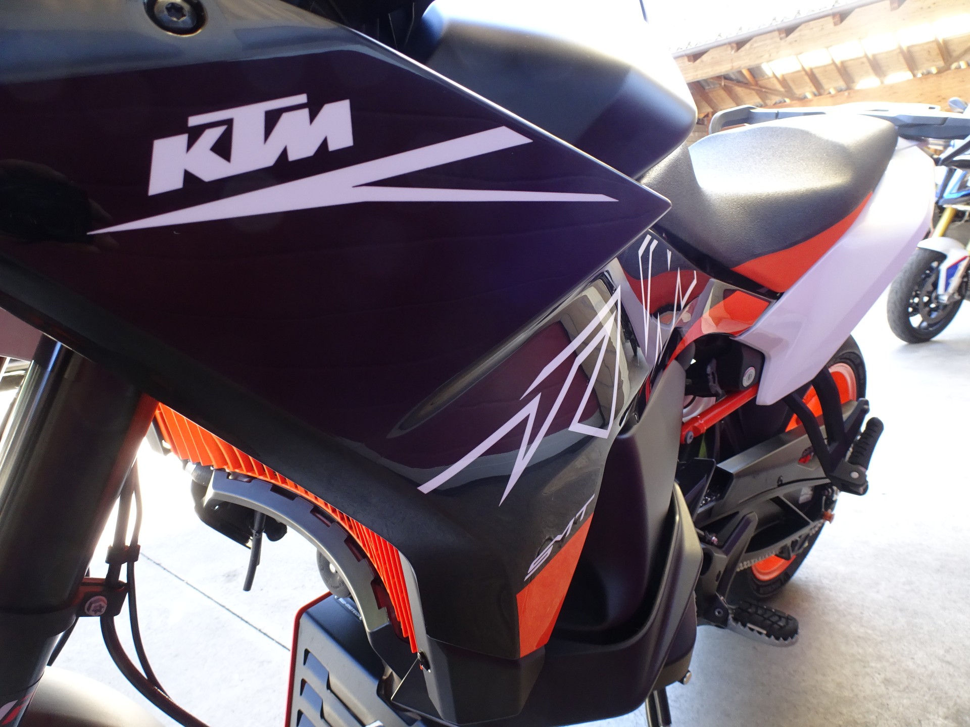 KTM 890 SMT-image-12