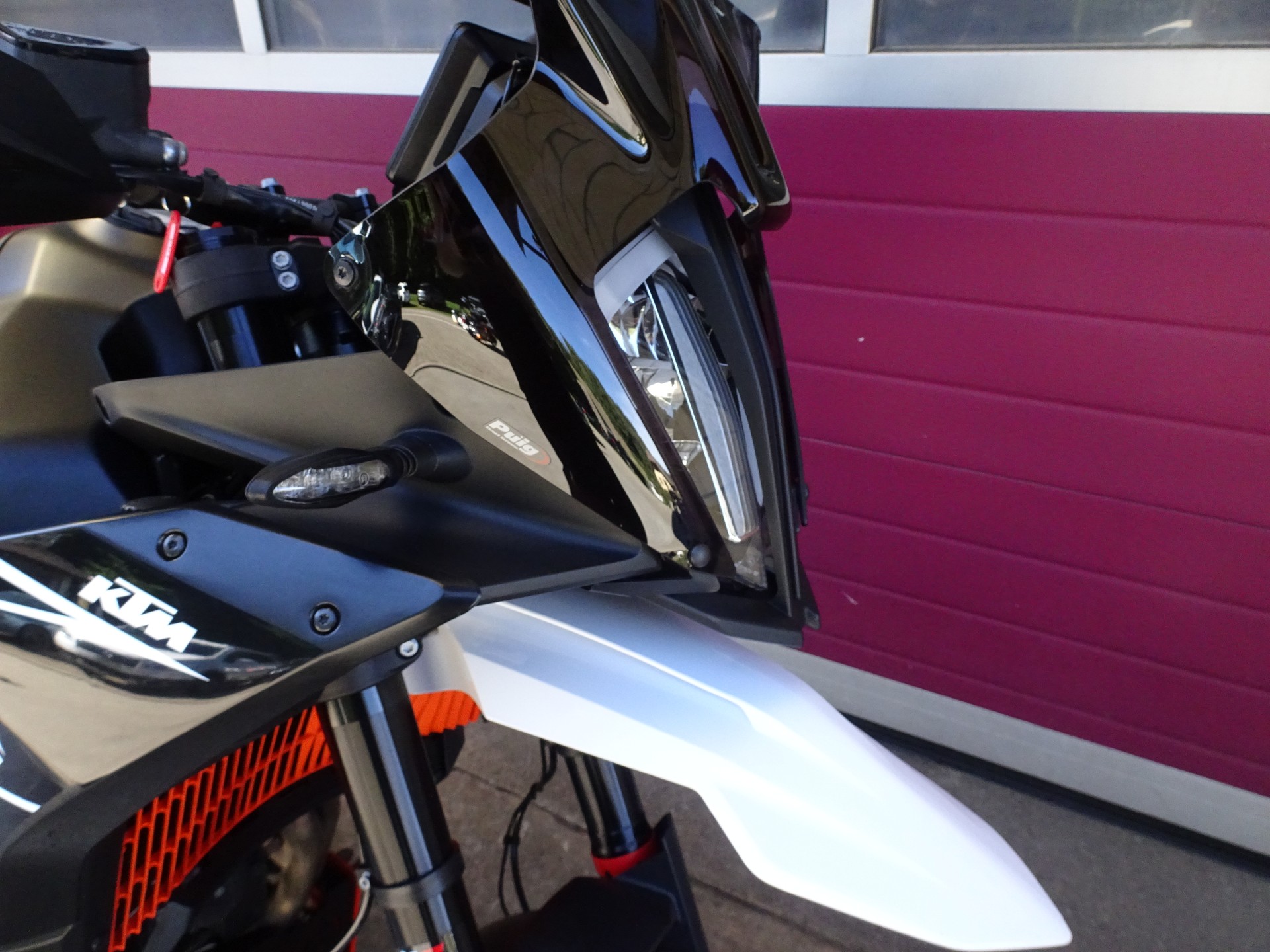 KTM 890 SMT-image-11