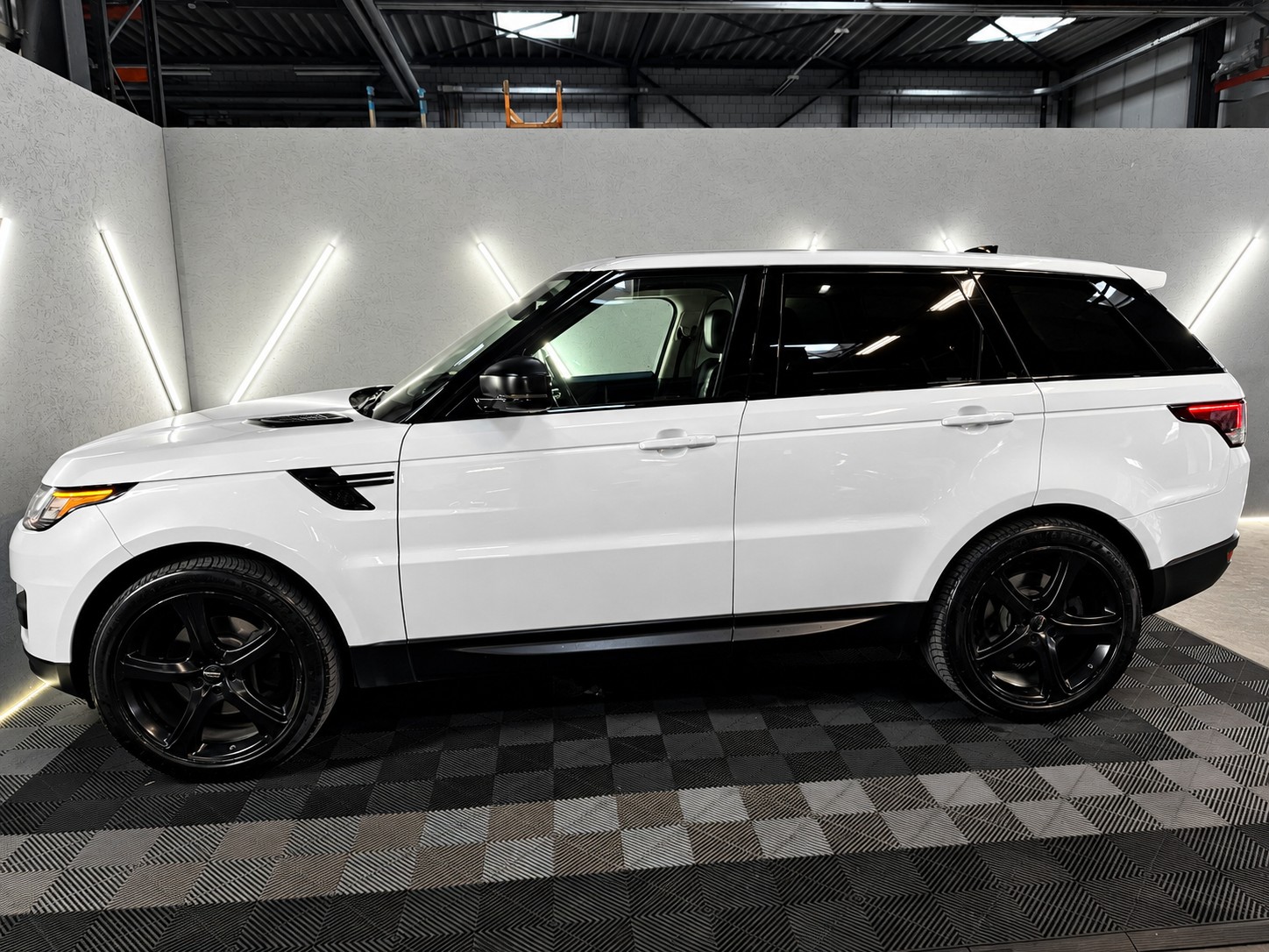 LAND ROVER Range Rover Sport 3.0 TDV6 HSE Dynamic Automatic-image-3