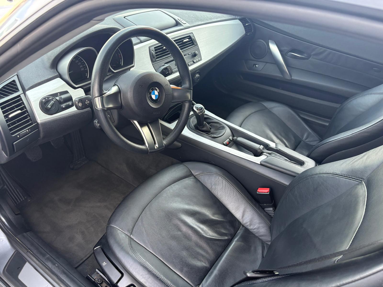 BMW Z4 3.0si Coupé-image-5