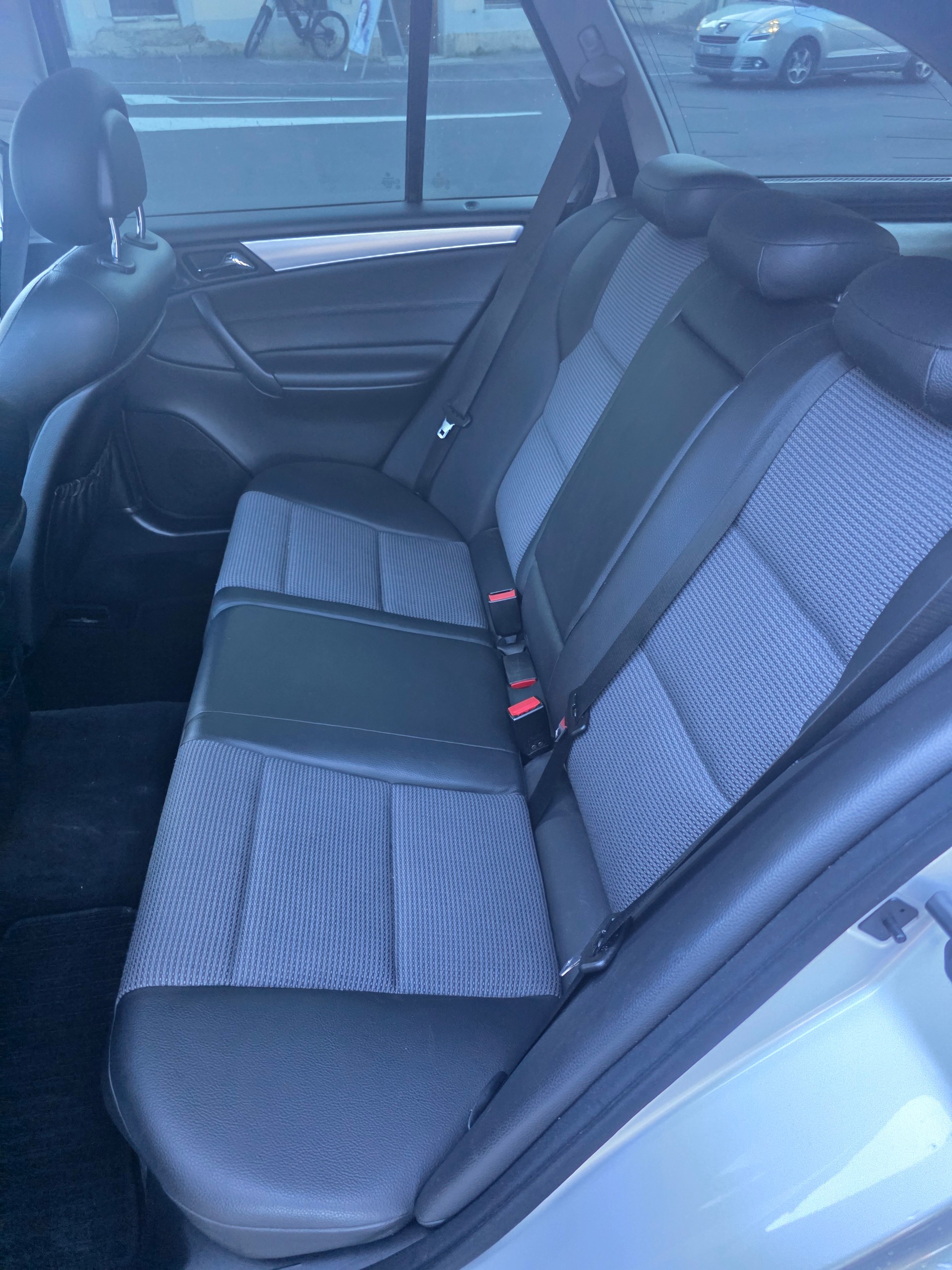MERCEDES-BENZ C 240 Avantgarde-image-10
