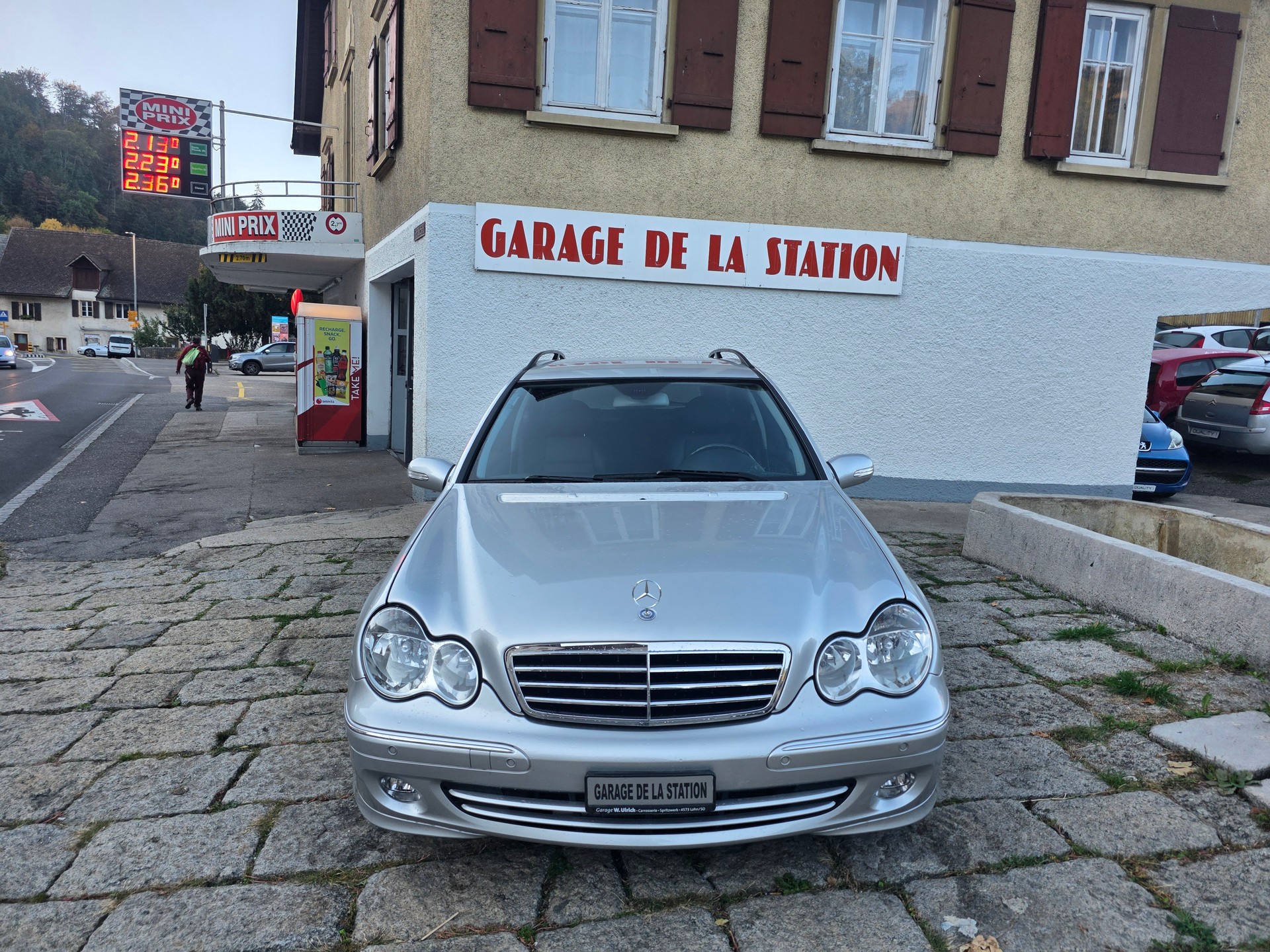 MERCEDES-BENZ C 240 Avantgarde-image-1
