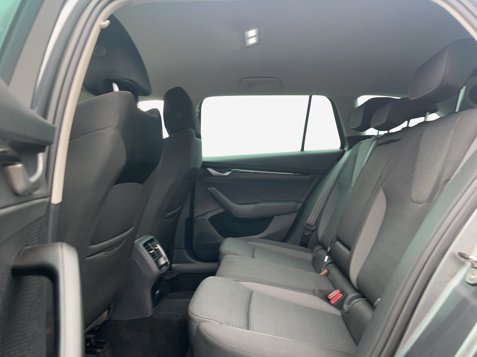 SKODA Octavia Combi 1.5 TSI mHEV DSG Dynamic-image-11