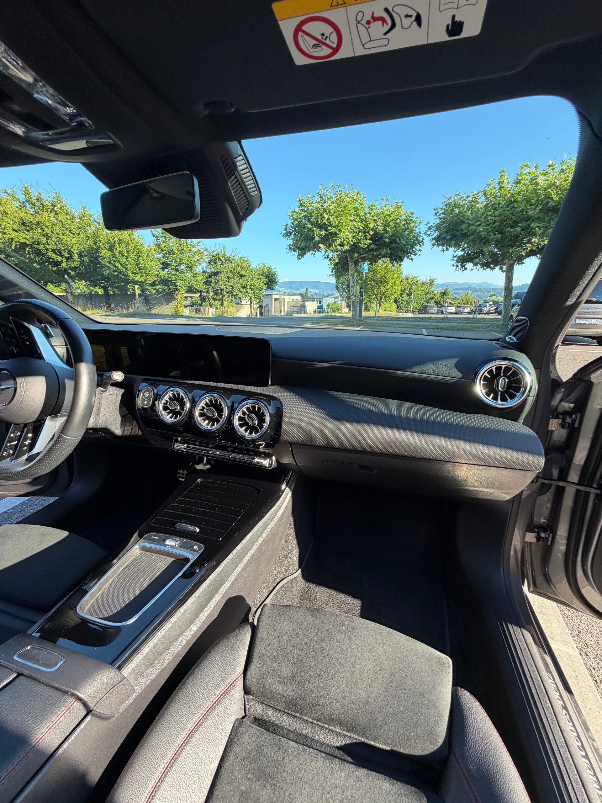 MERCEDES-BENZ A 200 AMG Line-image-5