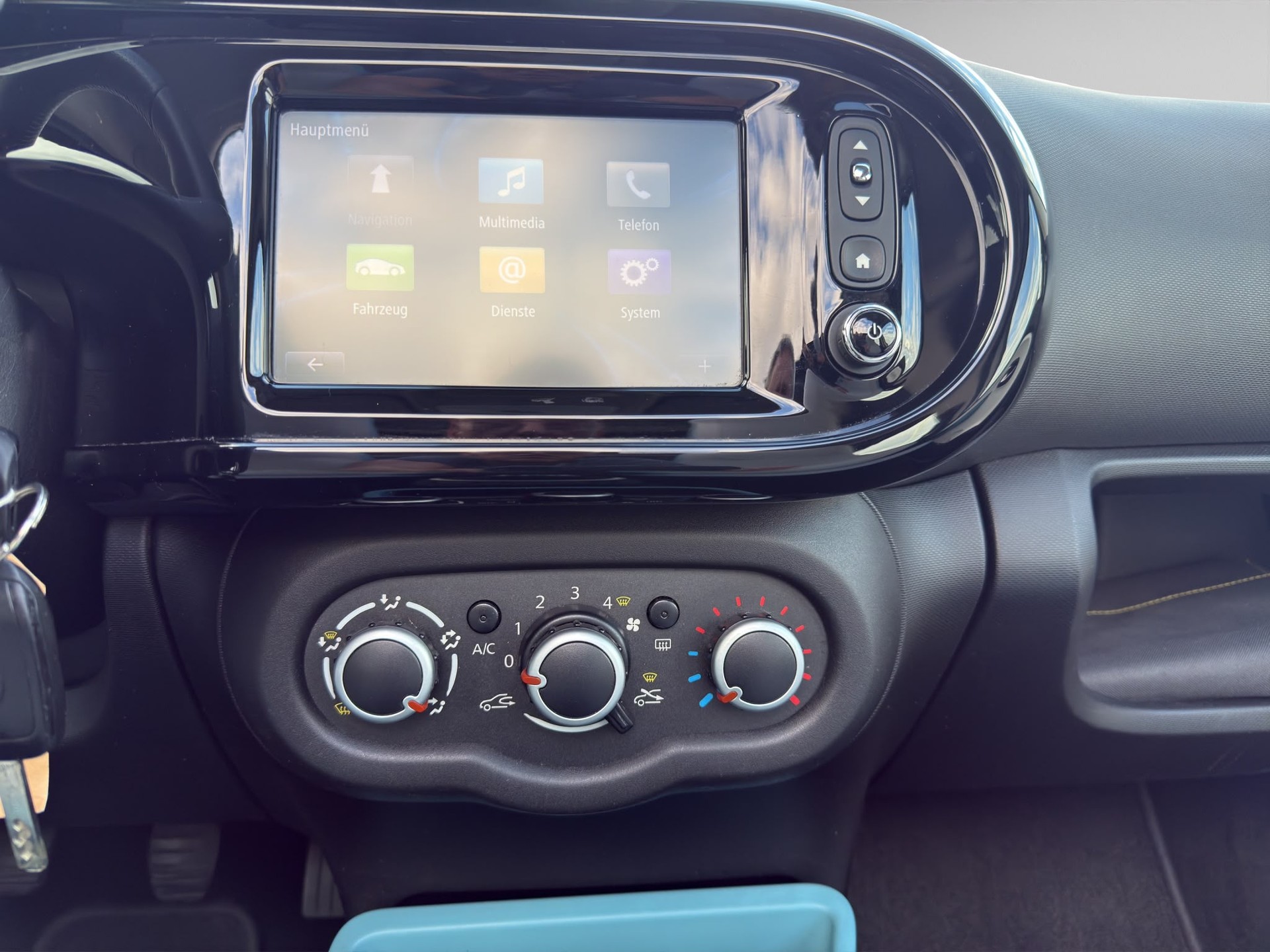RENAULT Twingo 0.9 Liberty-image-19