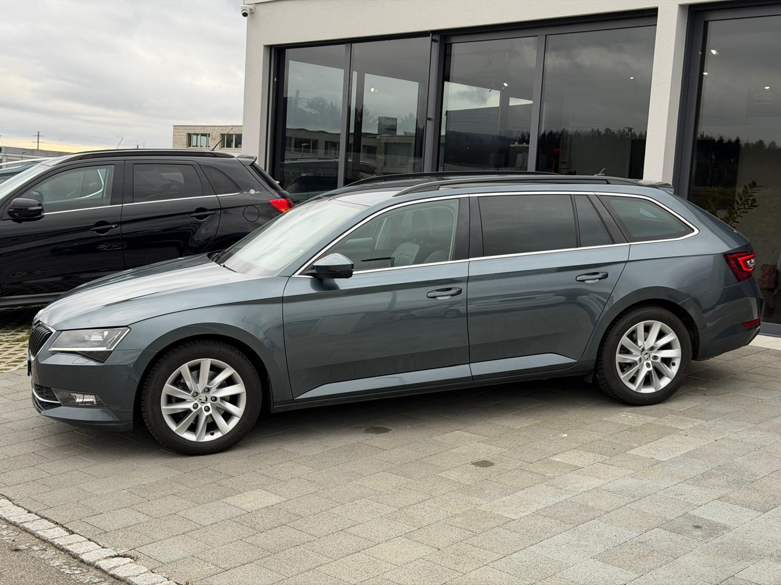 SKODA Superb Combi 1.4 TSI Style 4x4-image-24