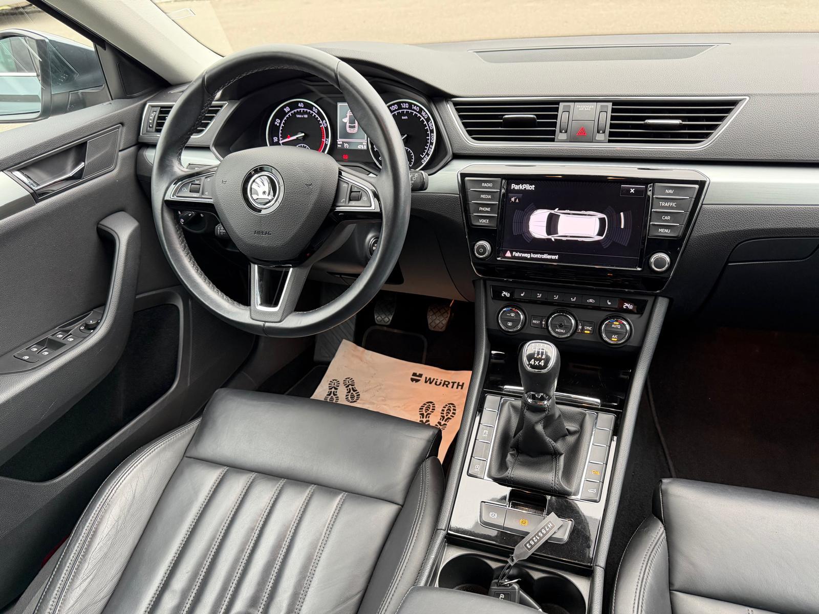 SKODA Superb Combi 1.4 TSI Style 4x4-image-11