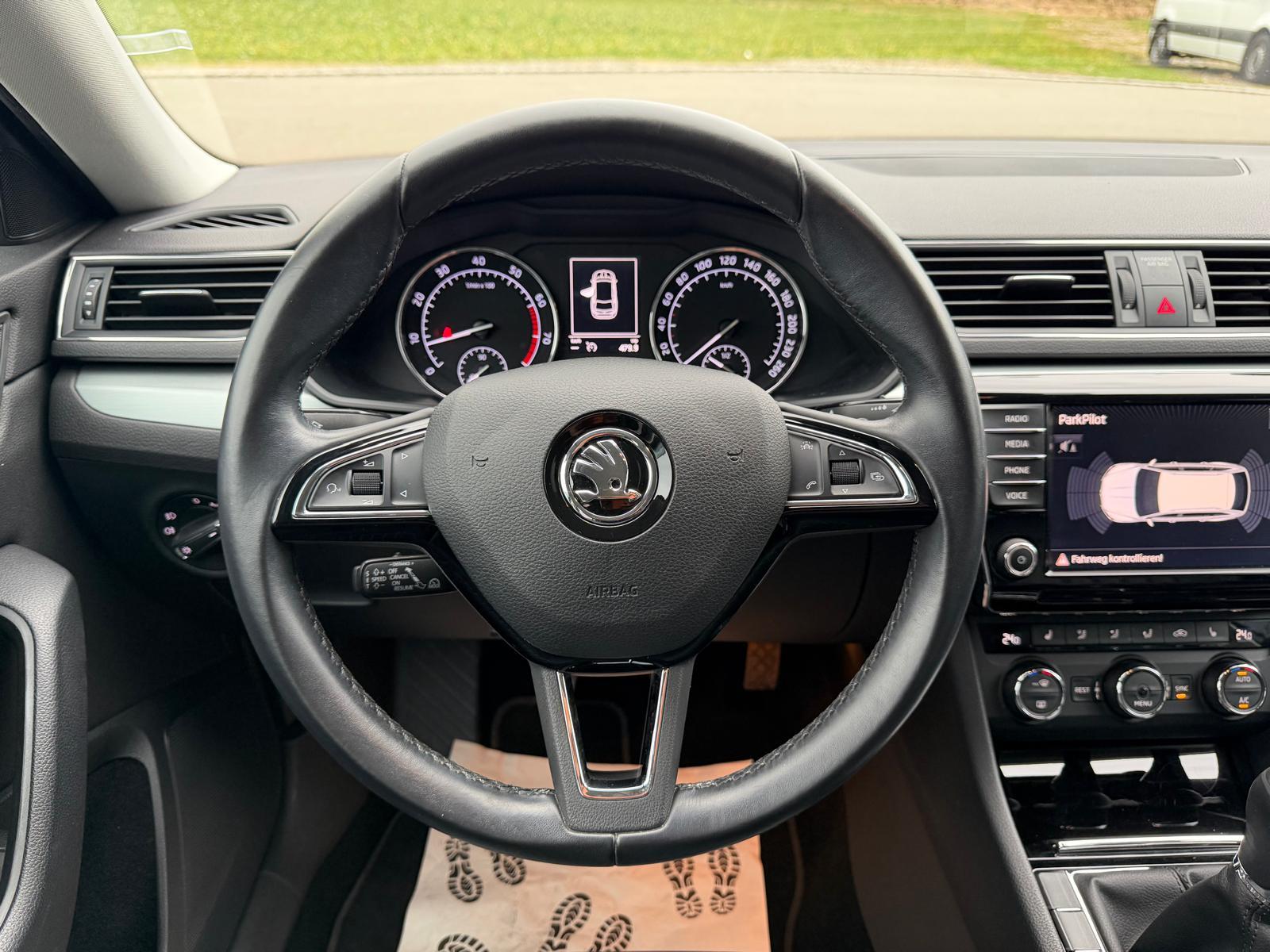 SKODA Superb Combi 1.4 TSI Style 4x4-image-10