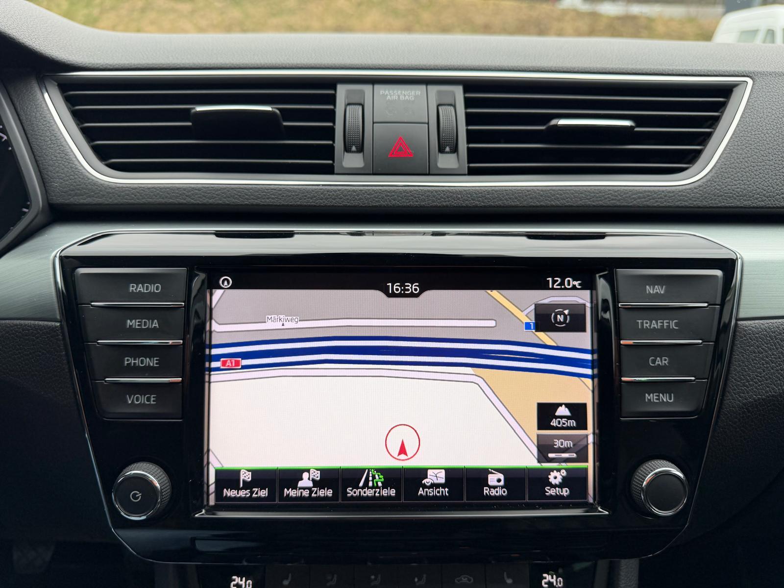 SKODA Superb Combi 1.4 TSI Style 4x4-image-15