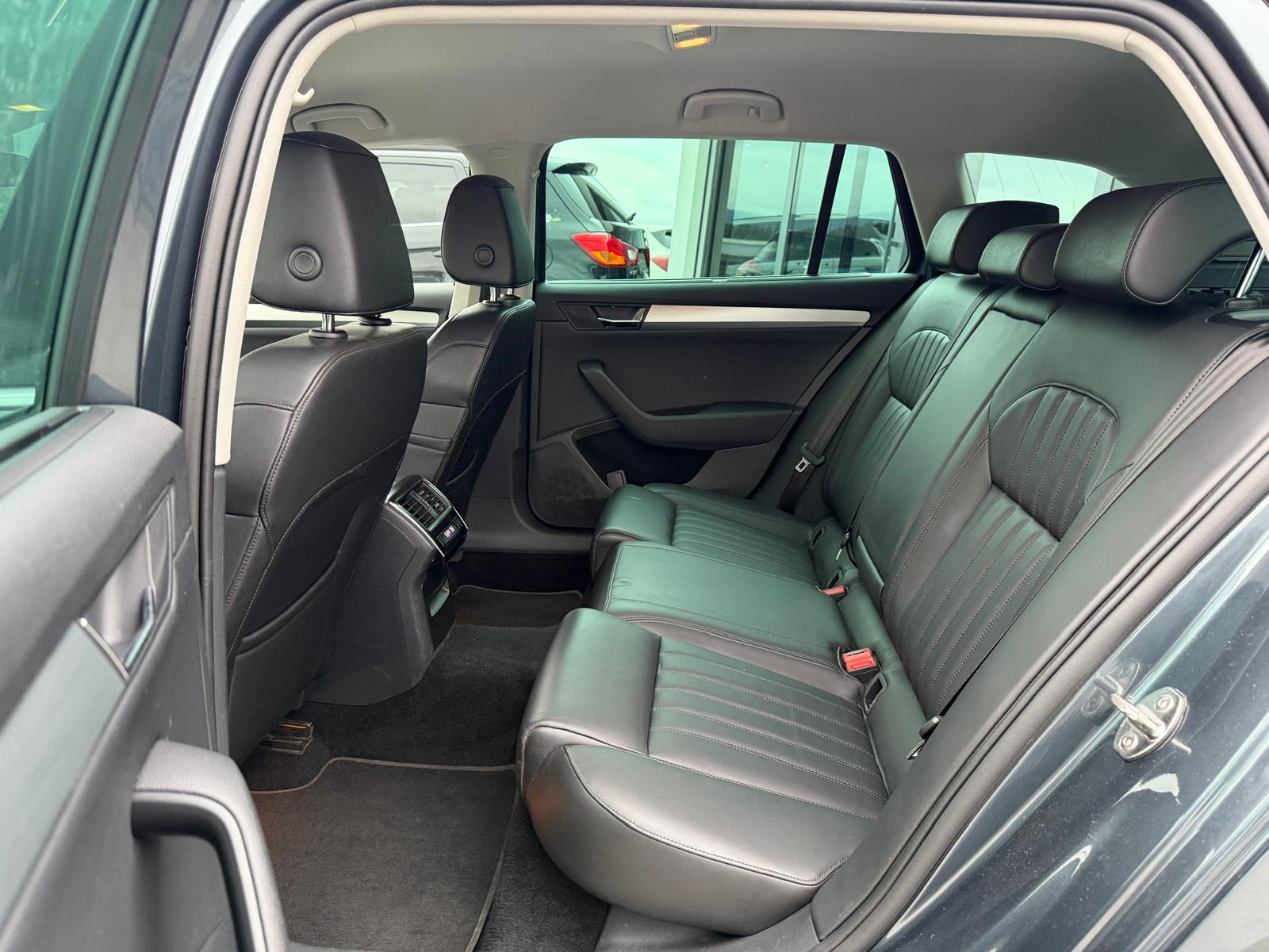 SKODA Superb Combi 1.4 TSI Style 4x4-image-21