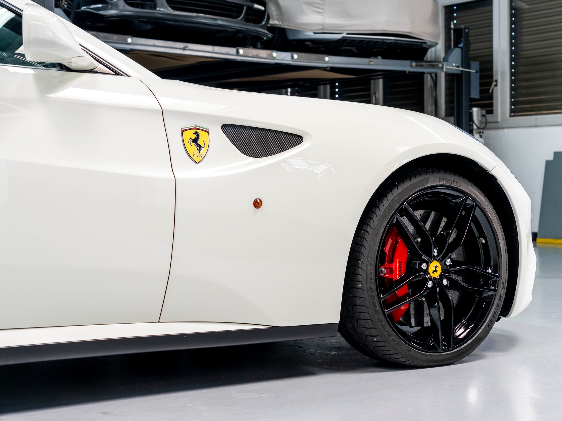 FERRARI FF-image-10