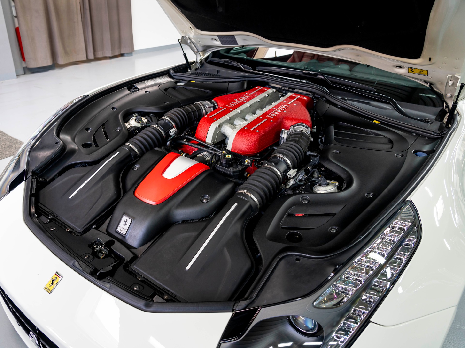 FERRARI FF-image-29