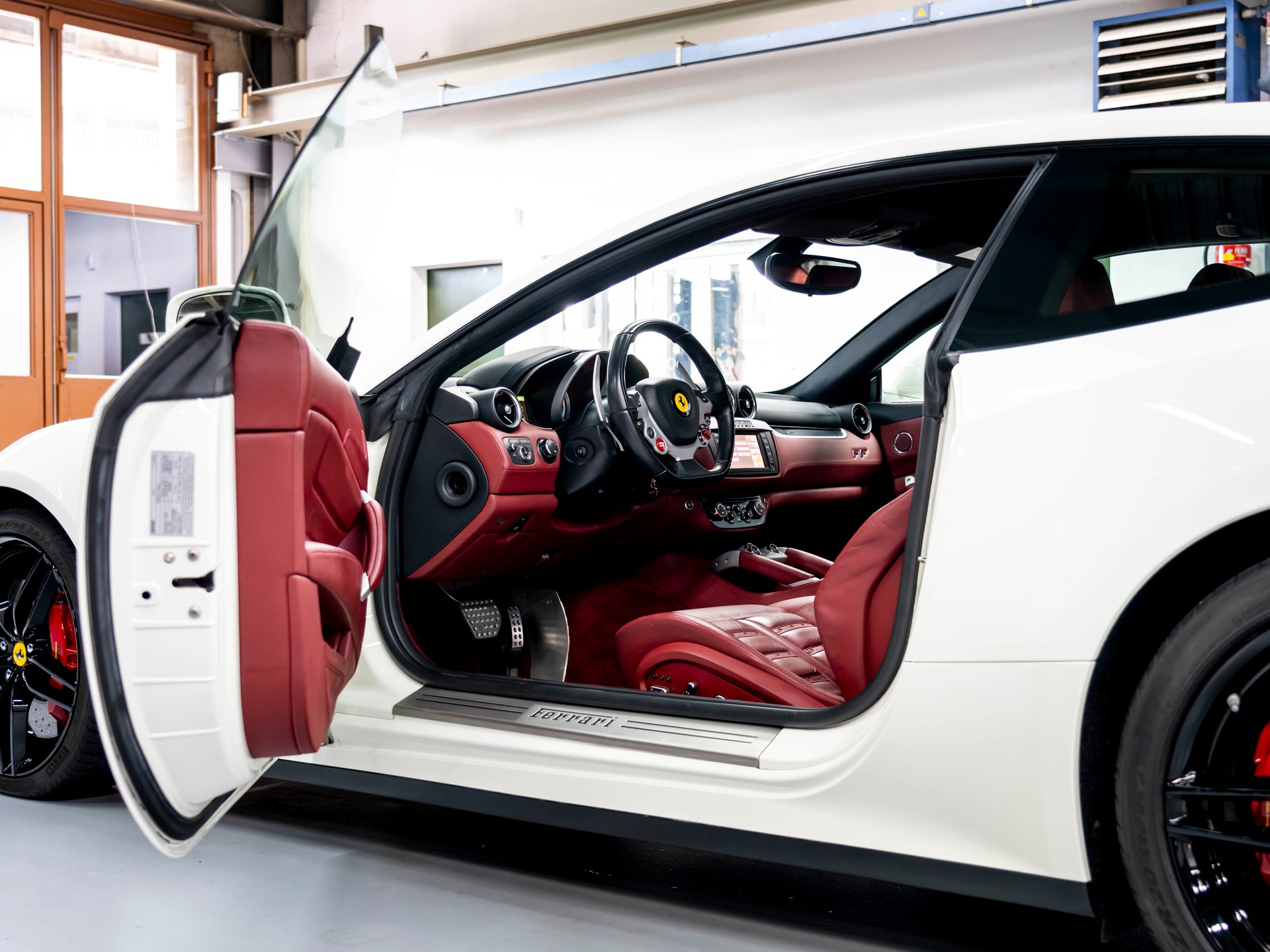 FERRARI FF-image-19