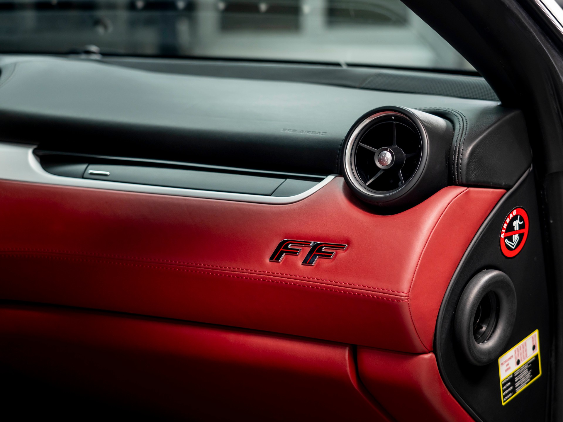 FERRARI FF-image-25