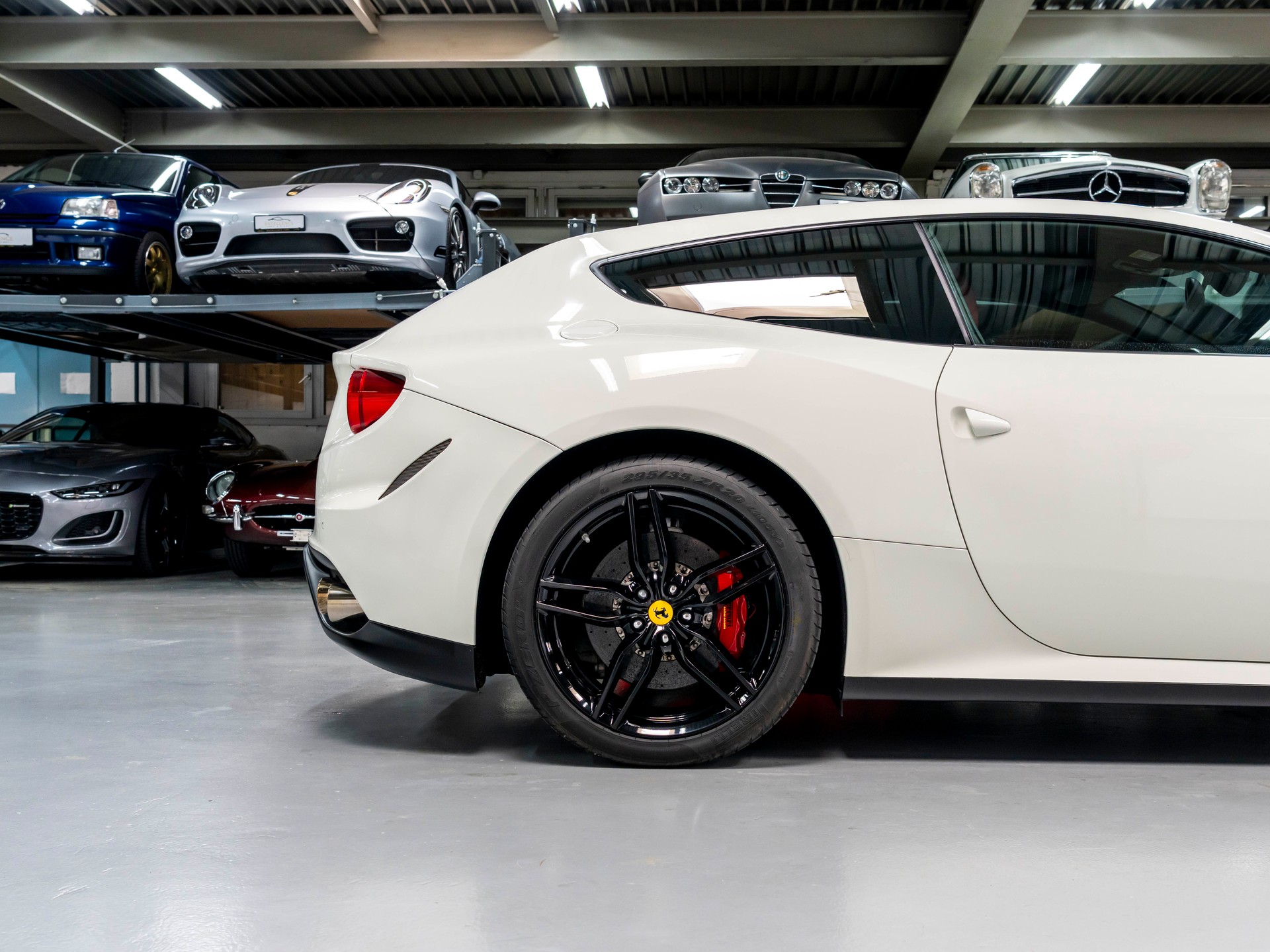 FERRARI FF-image-9