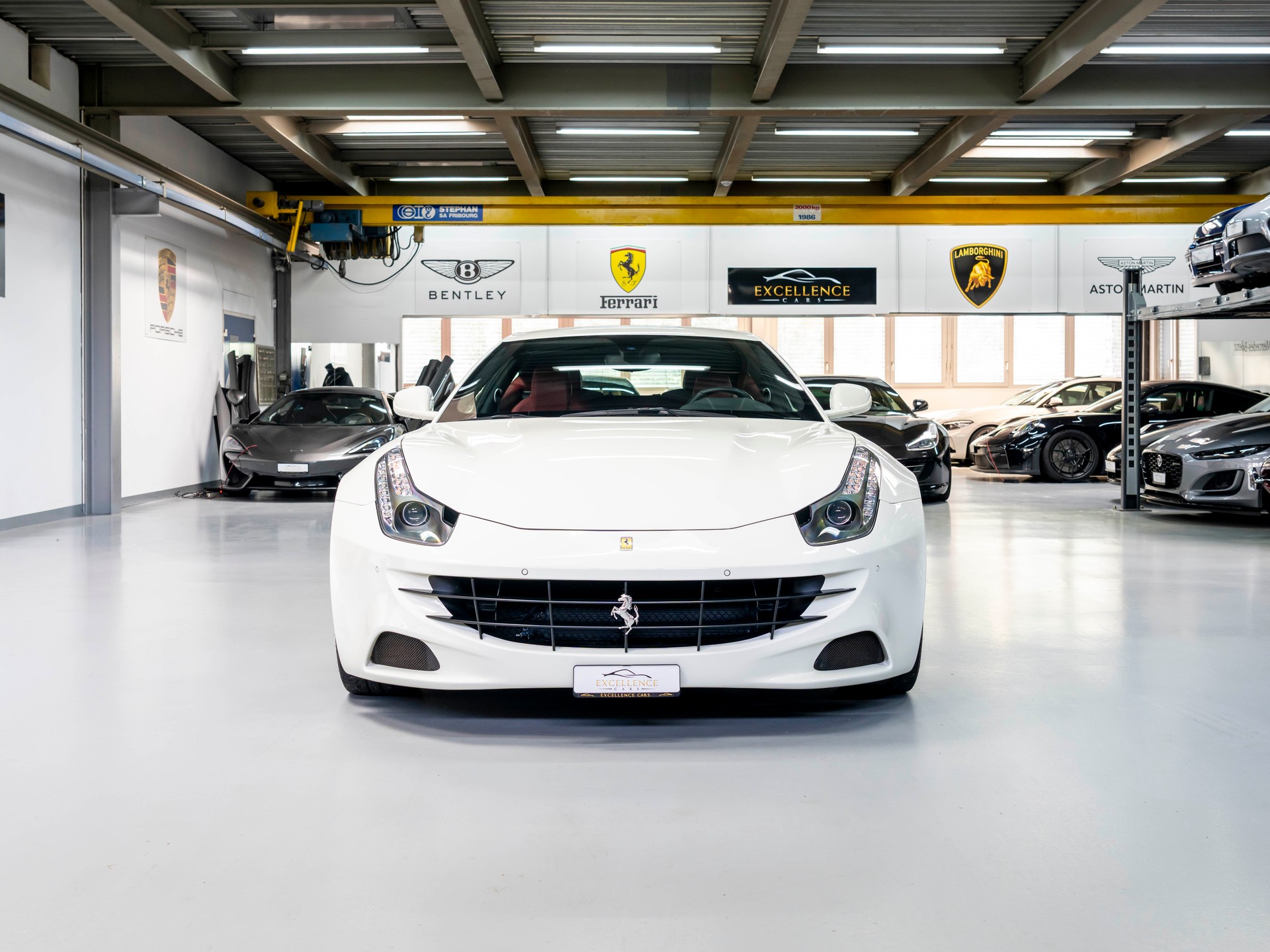 FERRARI FF-showroom-element-1