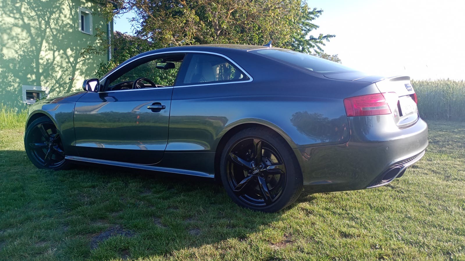 AUDI 4.2 V8 FSI quattro S-Tronic-image-1