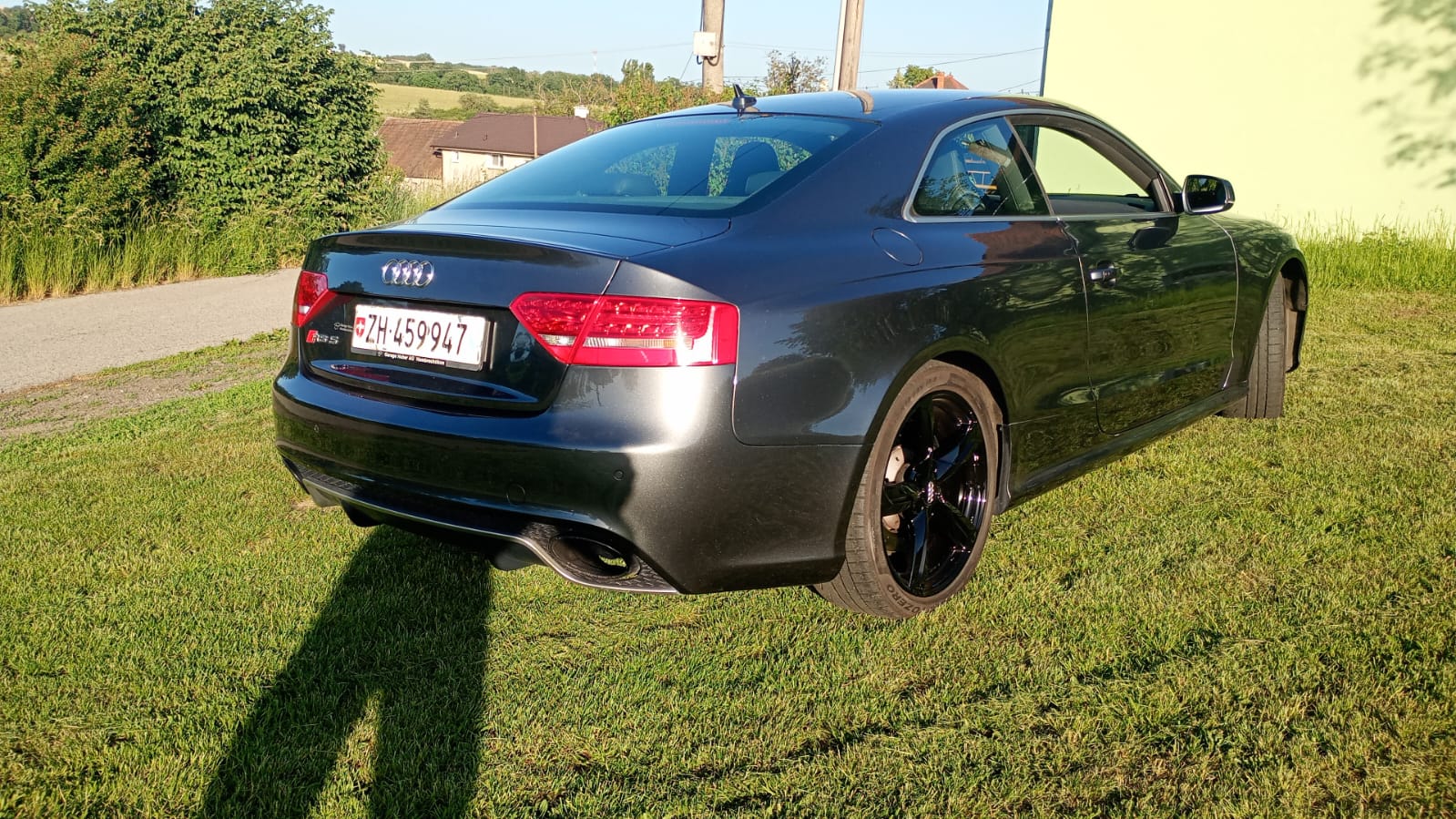 AUDI 4.2 V8 FSI quattro S-Tronic-image-2