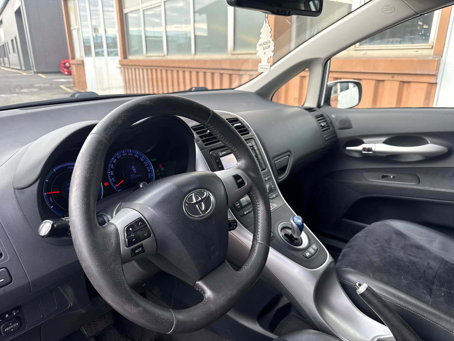 TOYOTA Auris 1.8 16V HSD Linea Sol Premium-image-4