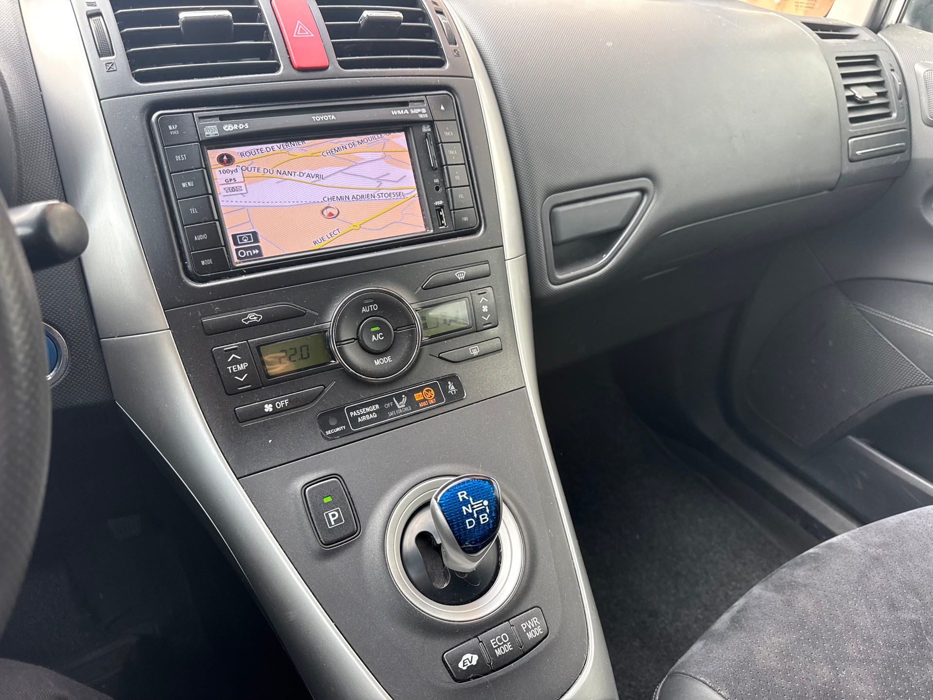 TOYOTA Auris 1.8 16V HSD Linea Sol Premium-image-8