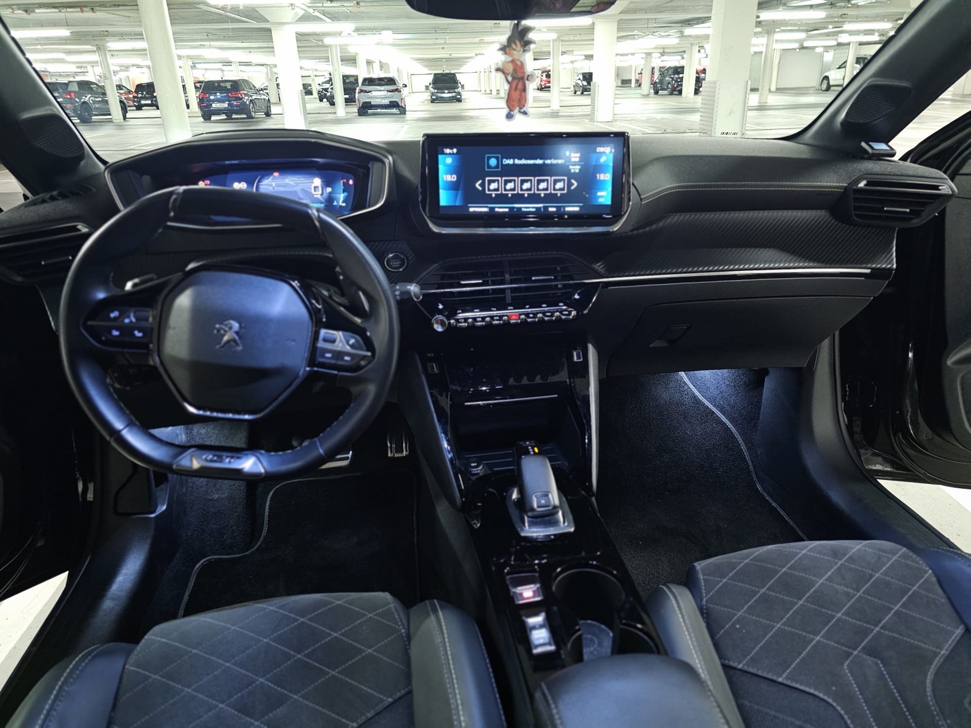PEUGEOT 208 1.2 PureTech GT Pack EAT8-image-6