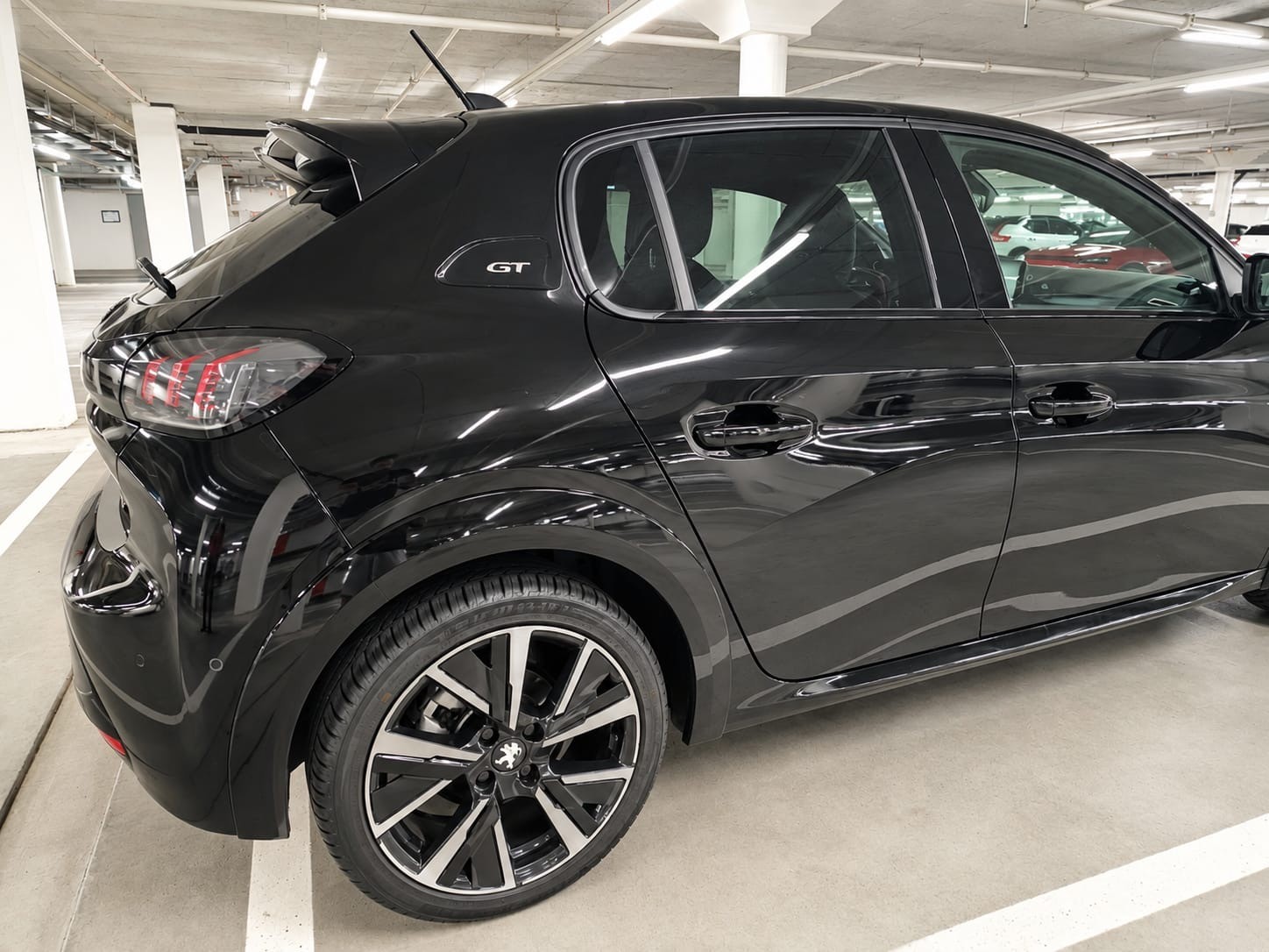 PEUGEOT 208 1.2 PureTech GT Pack EAT8-image-3