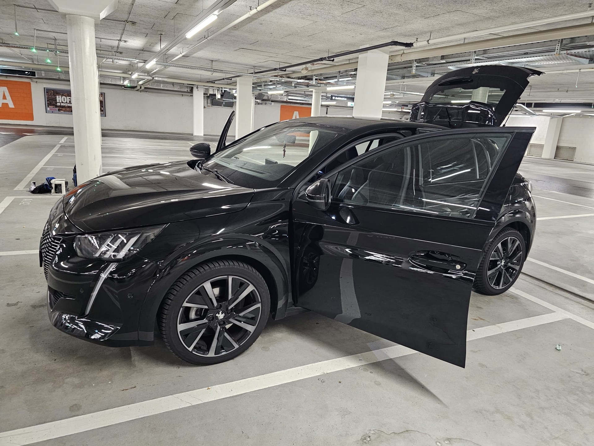 PEUGEOT 208 1.2 PureTech GT Pack EAT8-image-4