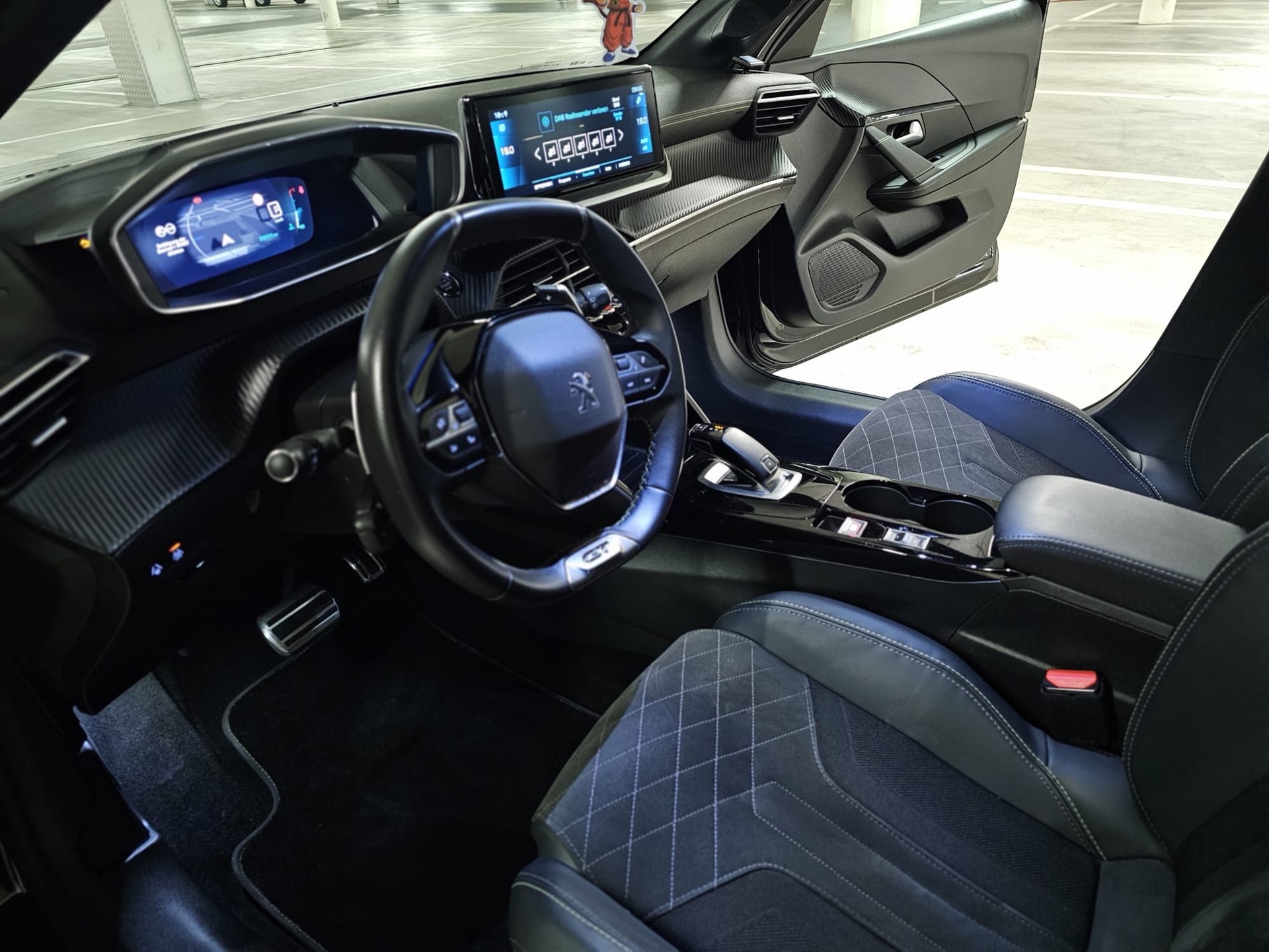 PEUGEOT 208 1.2 PureTech GT Pack EAT8-image-7