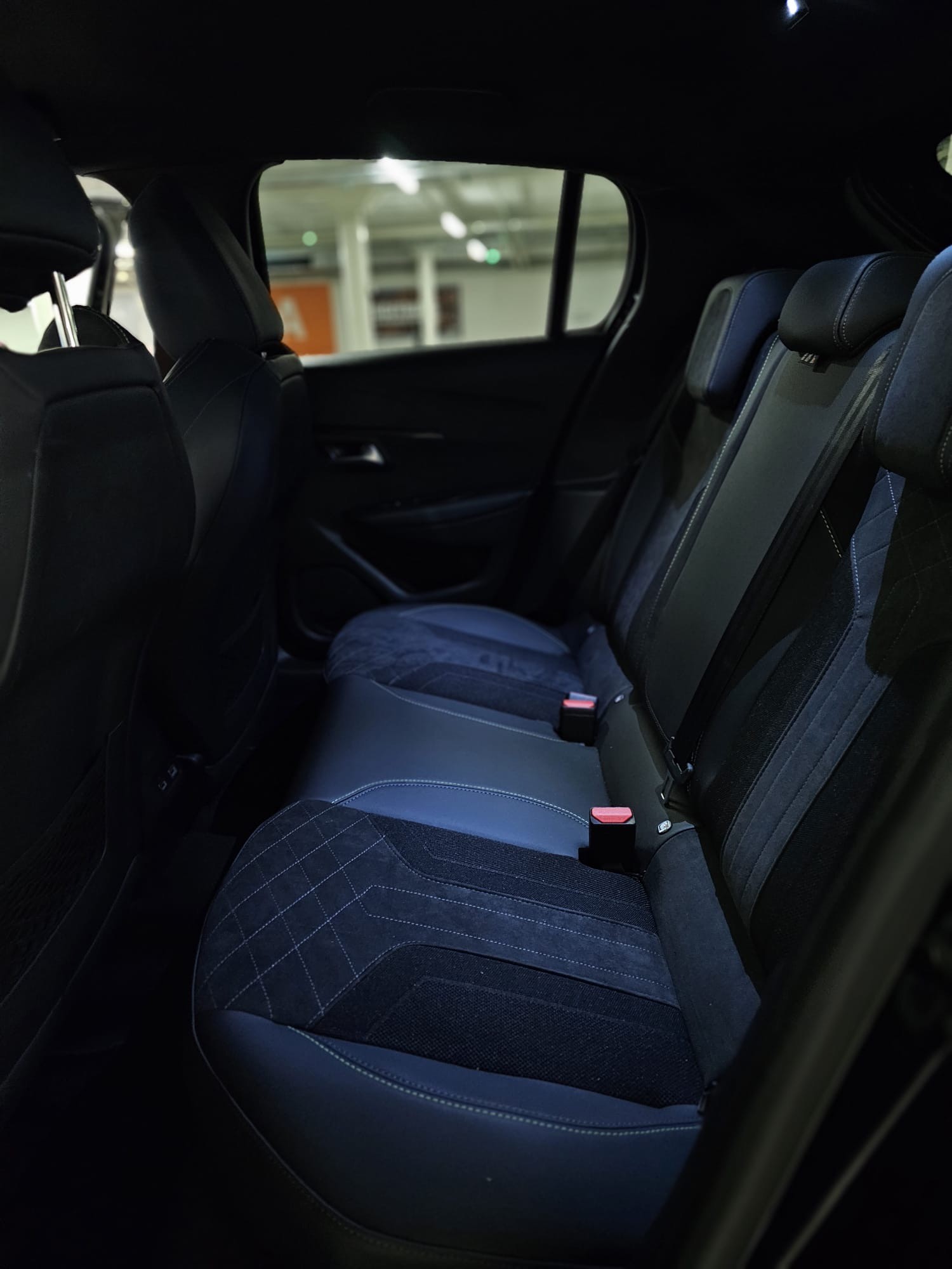 PEUGEOT 208 1.2 PureTech GT Pack EAT8-image-10