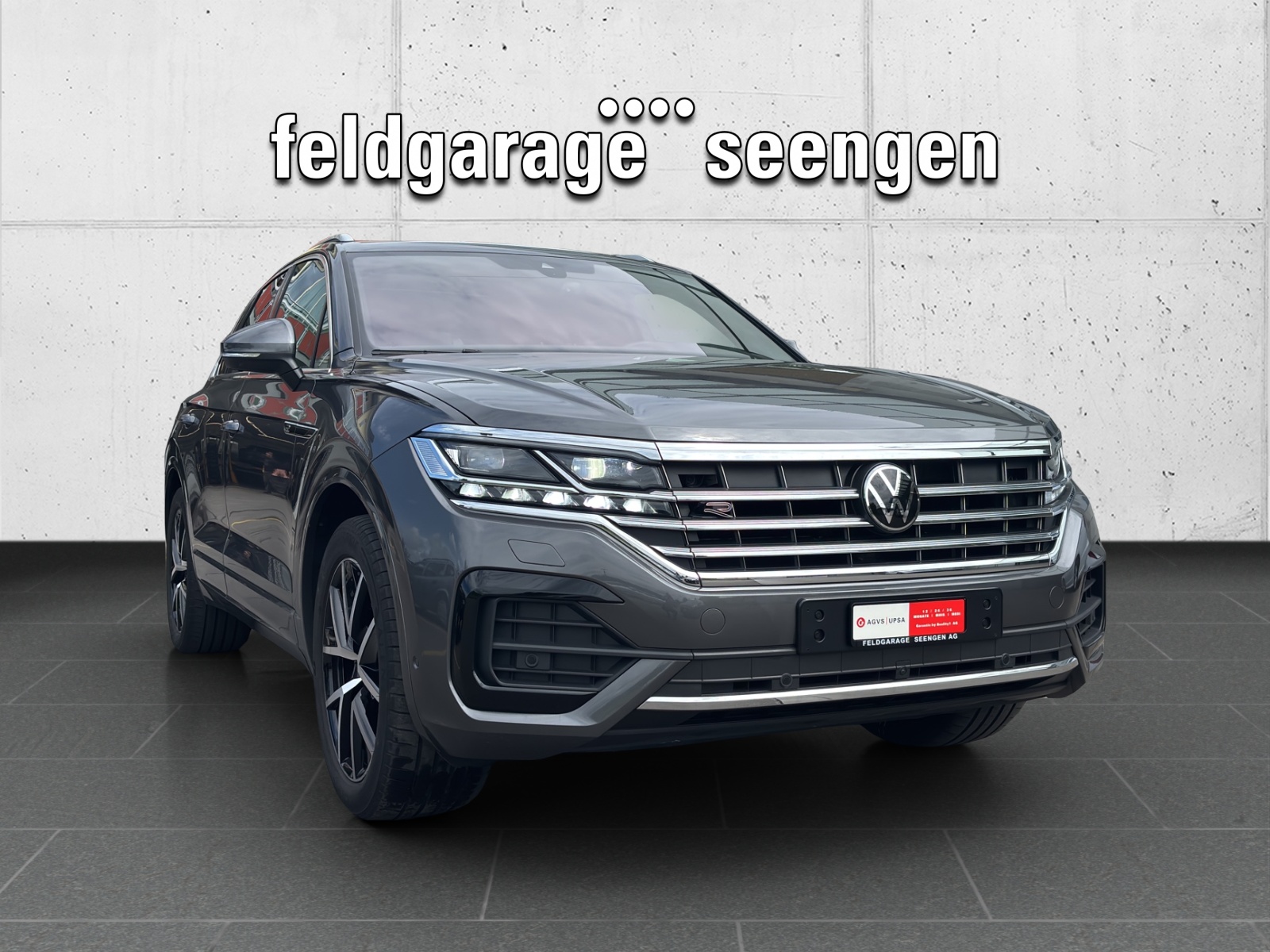 VW Touareg 3.0 TDI R Line Tiptronic mit AHK, Panorama-Ausstell-/Schiebedach, Standheizung & Winterräder-image-2