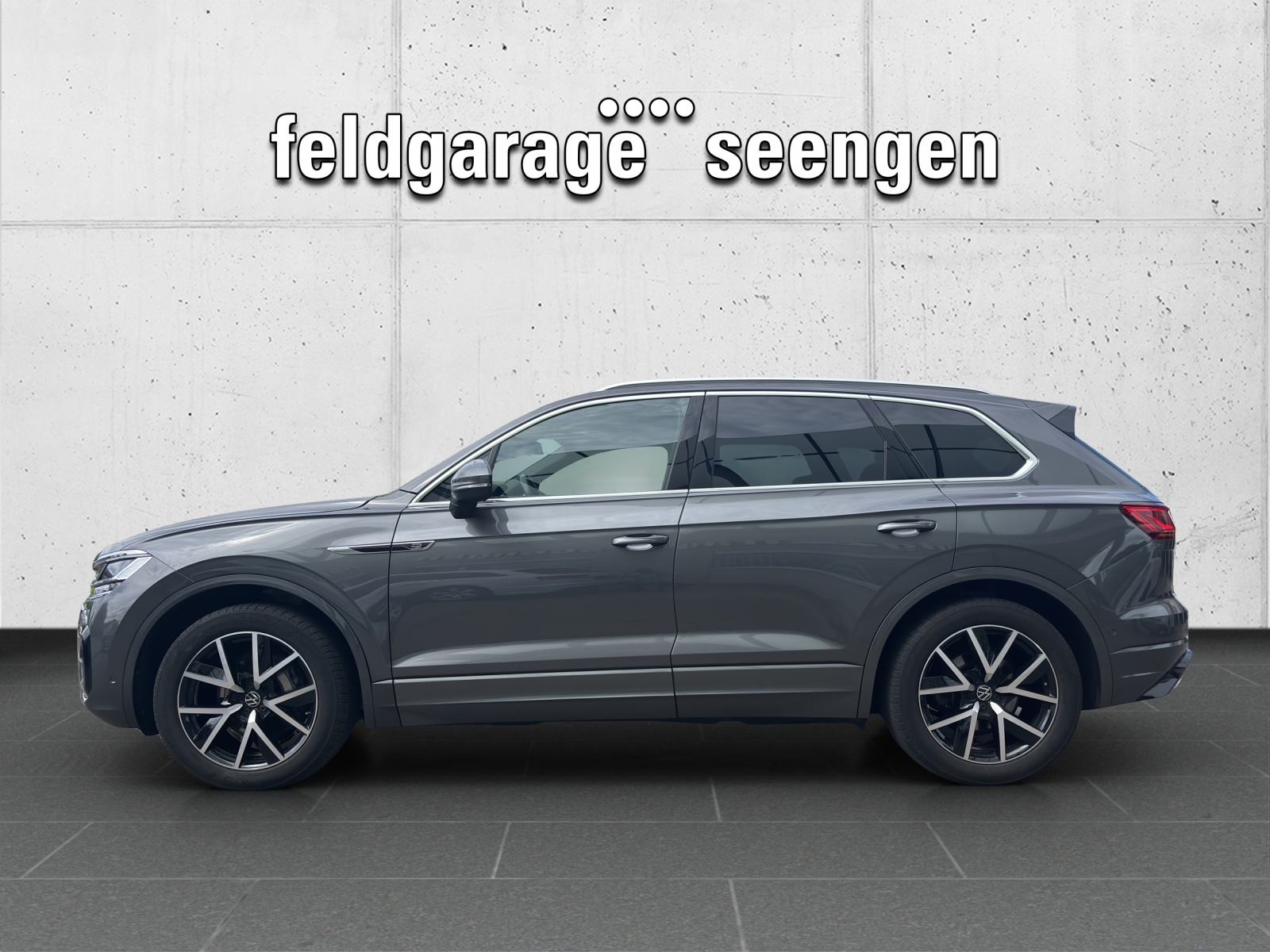 VW Touareg 3.0 TDI R Line Tiptronic mit AHK, Panorama-Ausstell-/Schiebedach, Standheizung & Winterräder-image-1