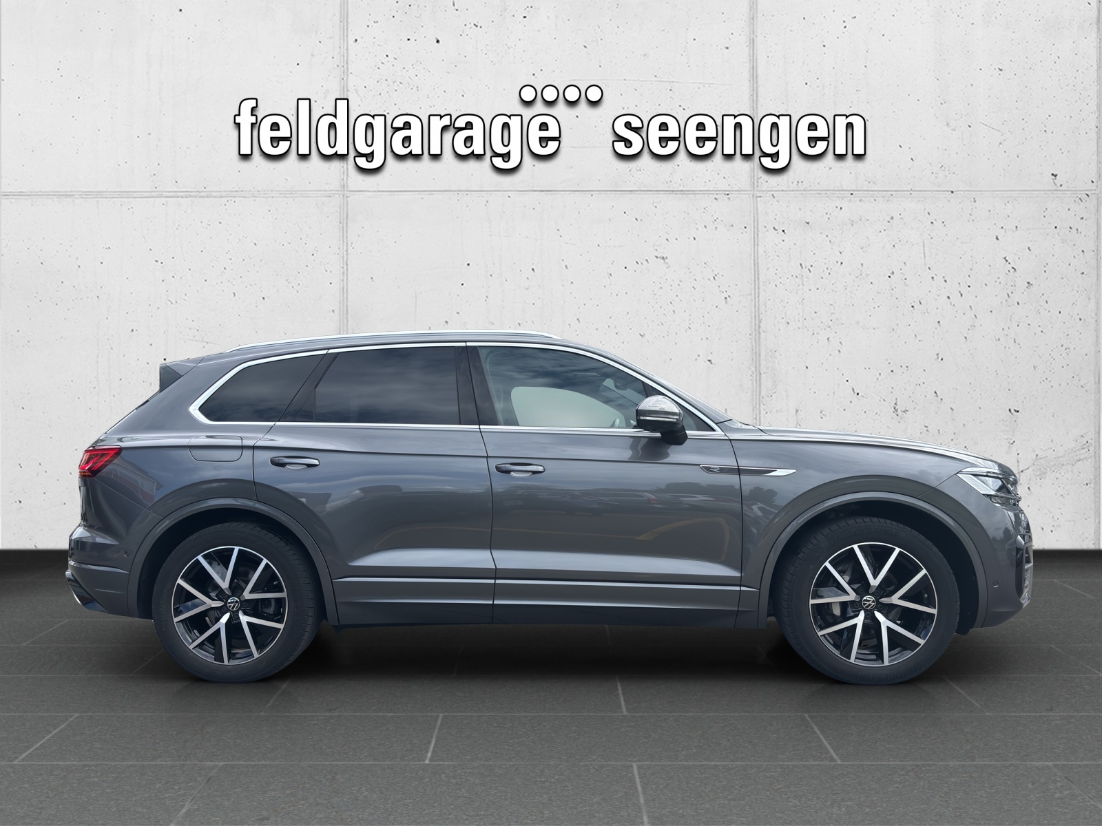 VW Touareg 3.0 TDI R Line Tiptronic mit AHK, Panorama-Ausstell-/Schiebedach, Standheizung & Winterräder-image-3