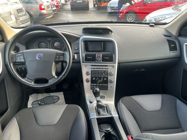 VOLVO XC60 D5 AWD-image-10