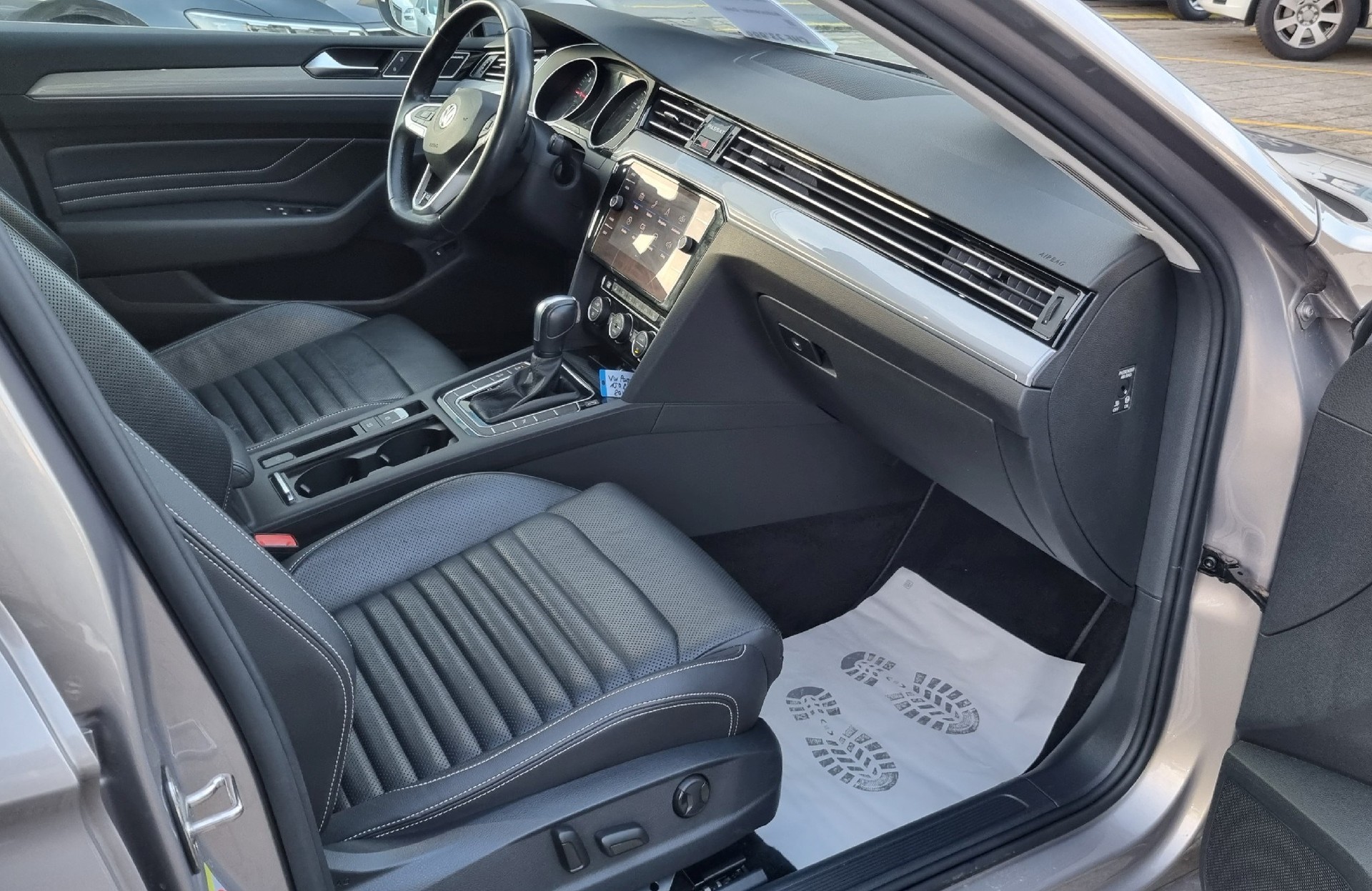 VW Passat 2.0 TDI BMT R-Line Neue Model DSG-image-2