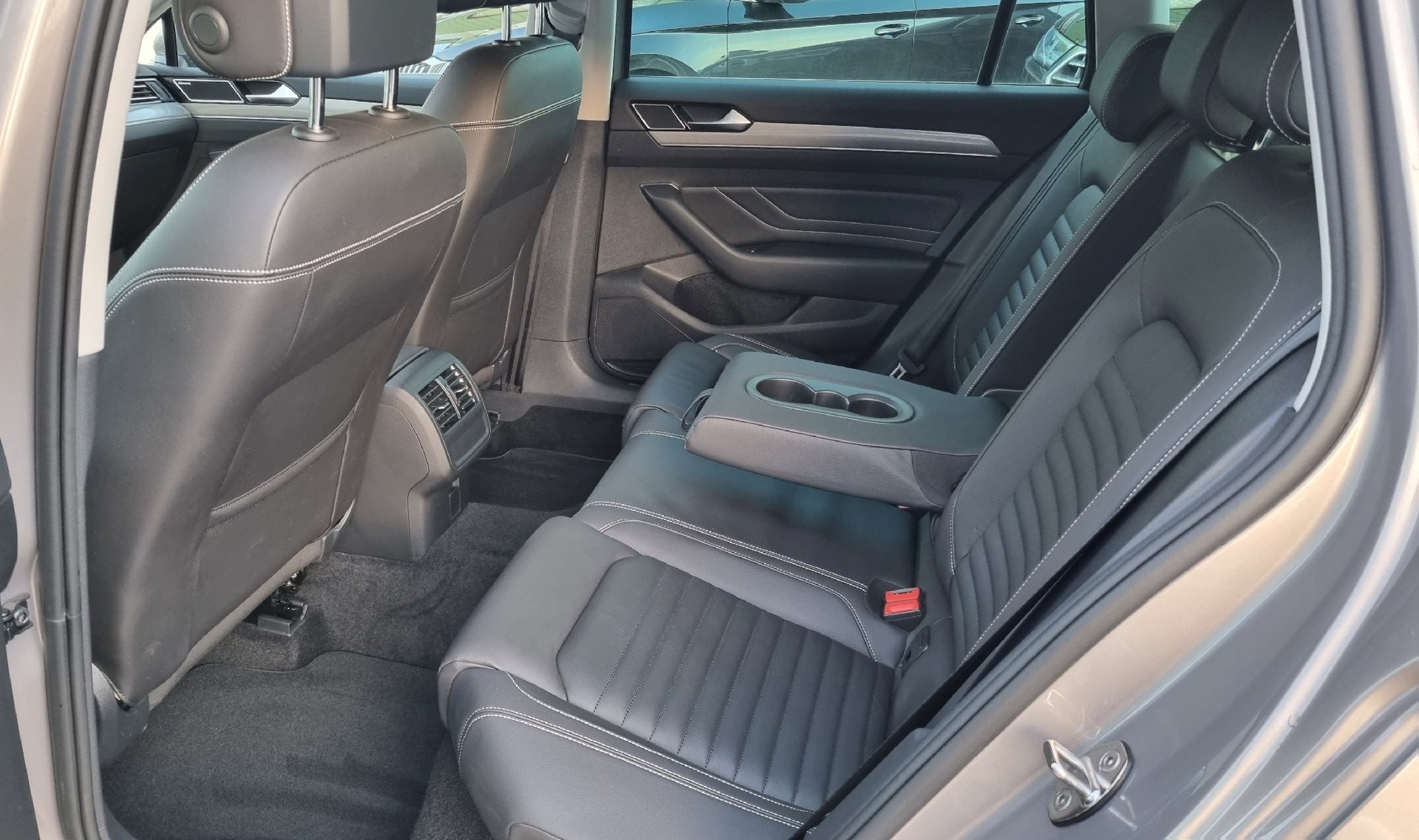 VW Passat 2.0 TDI BMT R-Line Neue Model DSG-image-8