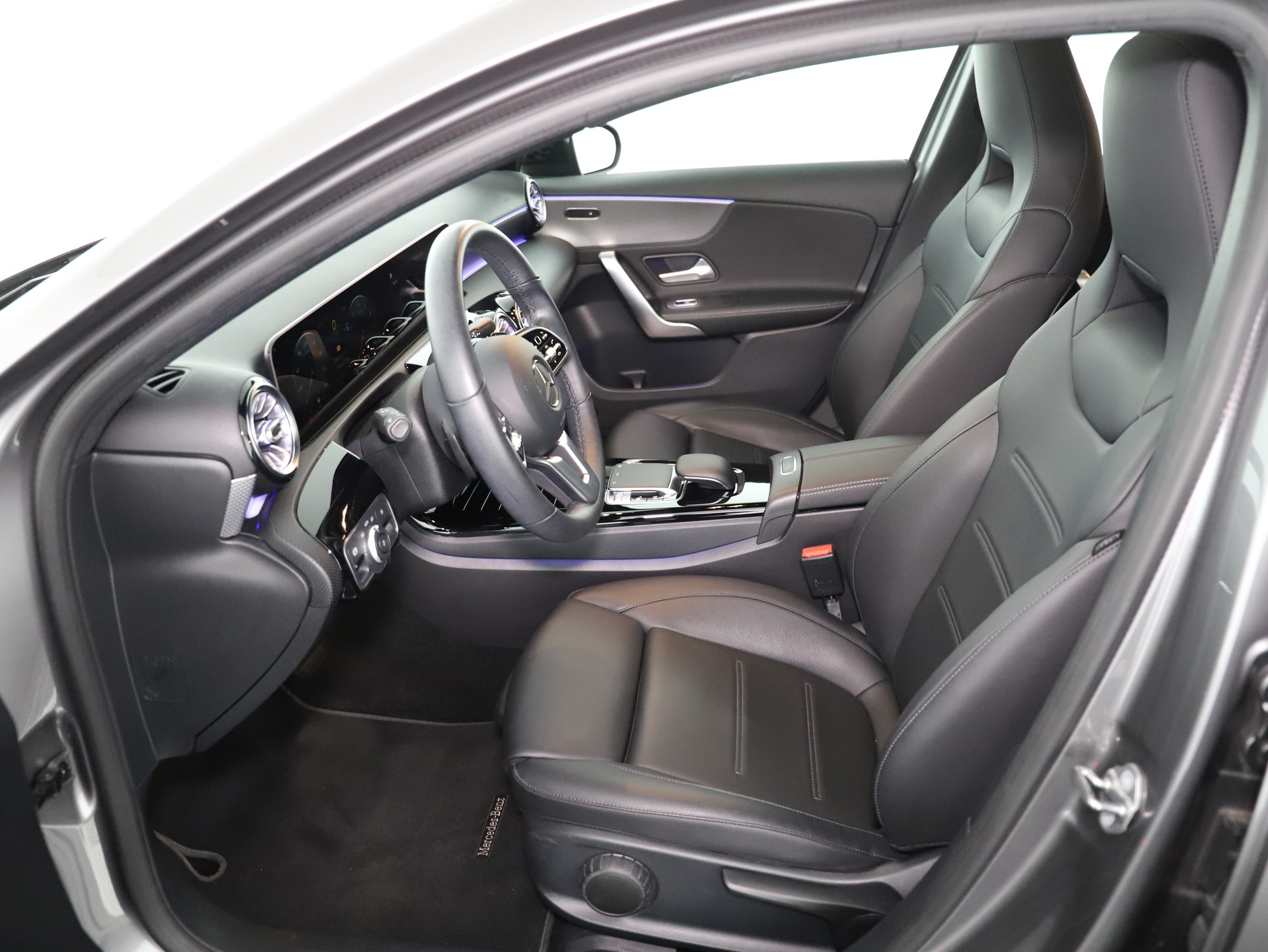 MERCEDES-BENZ A 200 Progressive-image-10