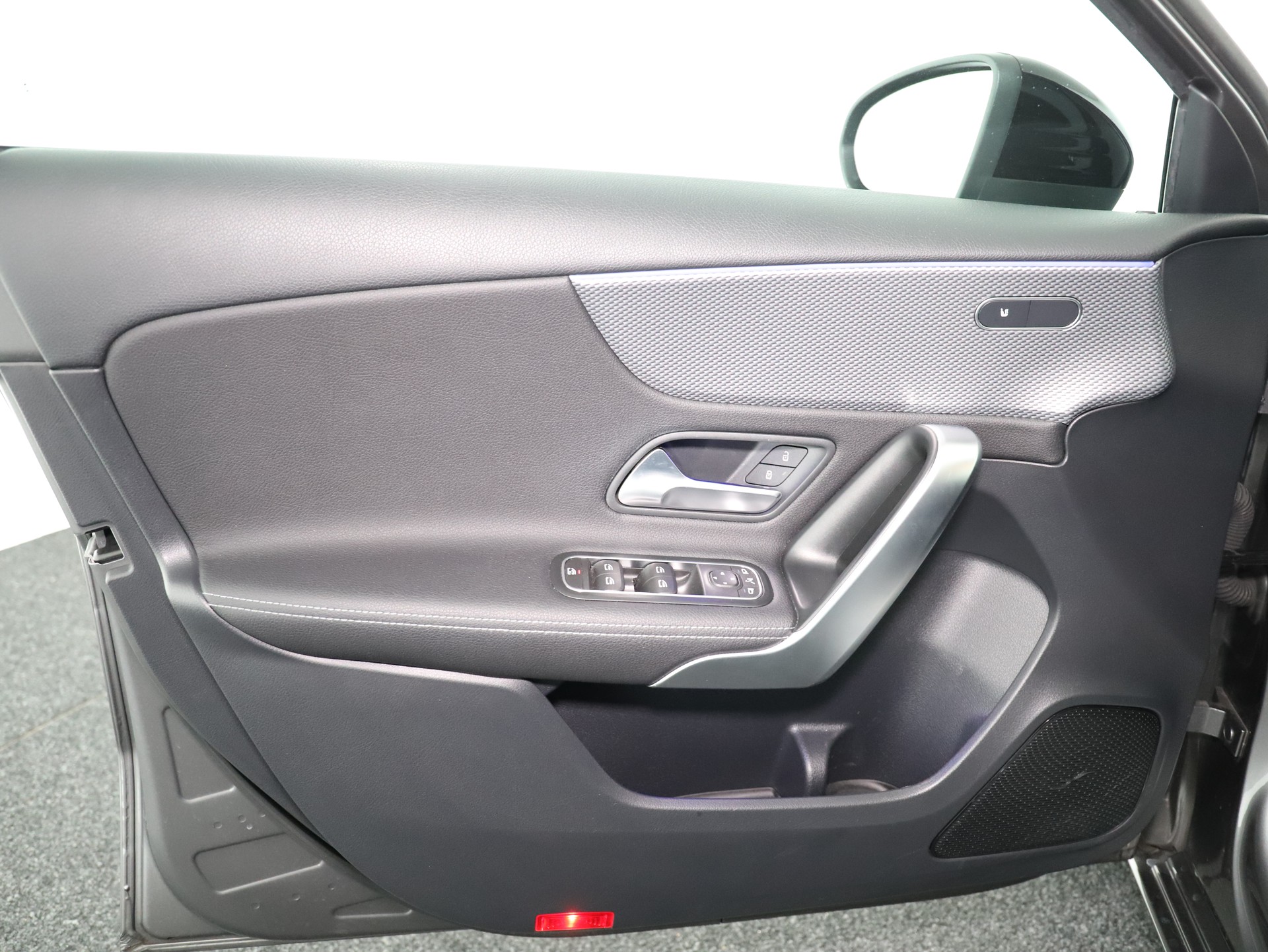 MERCEDES-BENZ A 200 Progressive-image-12