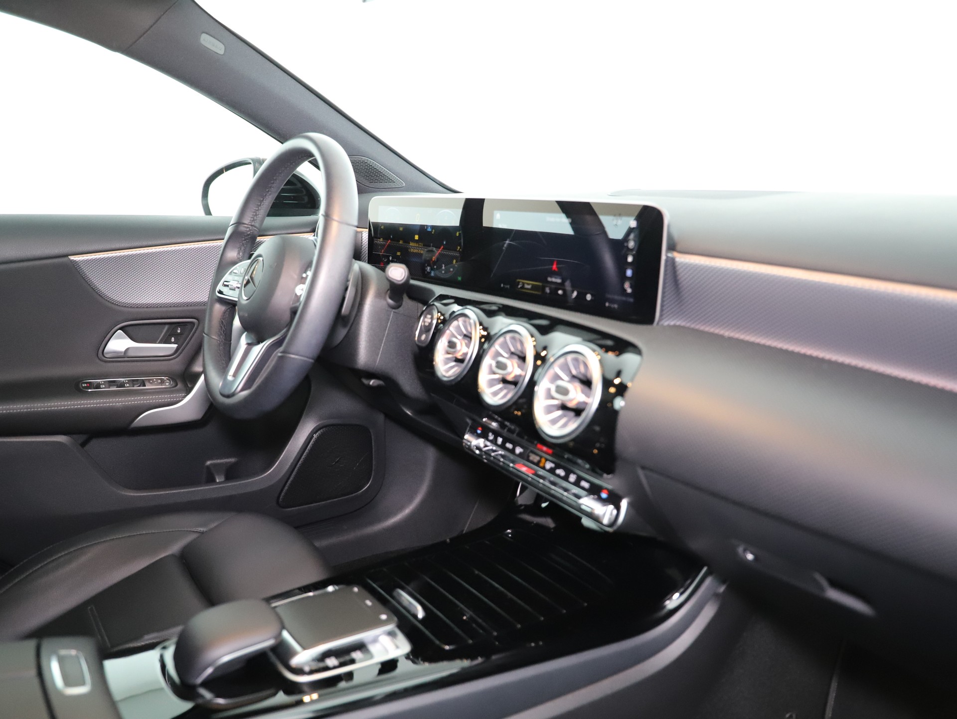 MERCEDES-BENZ A 200 Progressive-image-9
