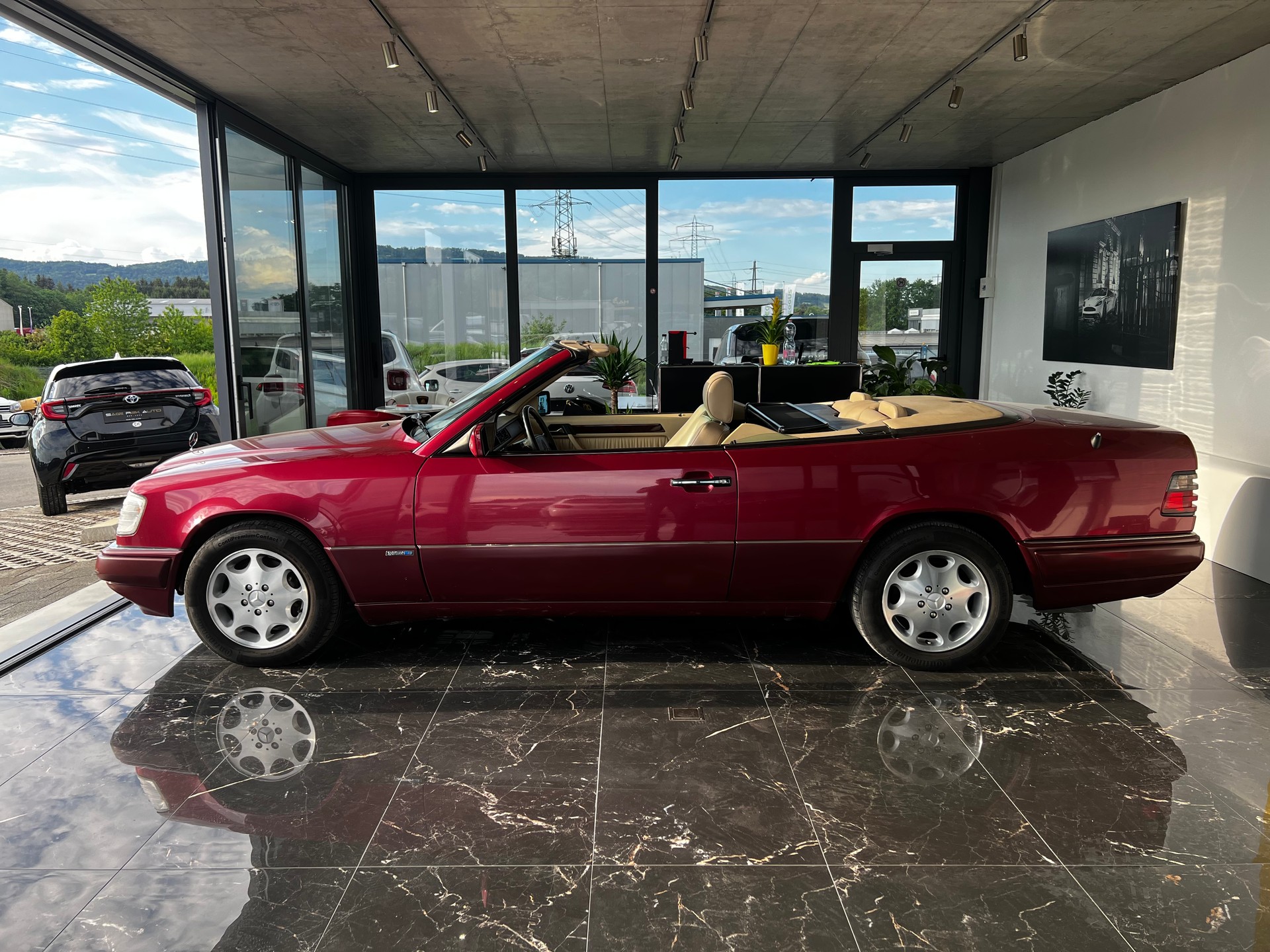 MERCEDES-BENZ E 320 Cabrio *SPORTLINE*-showroom-element-1